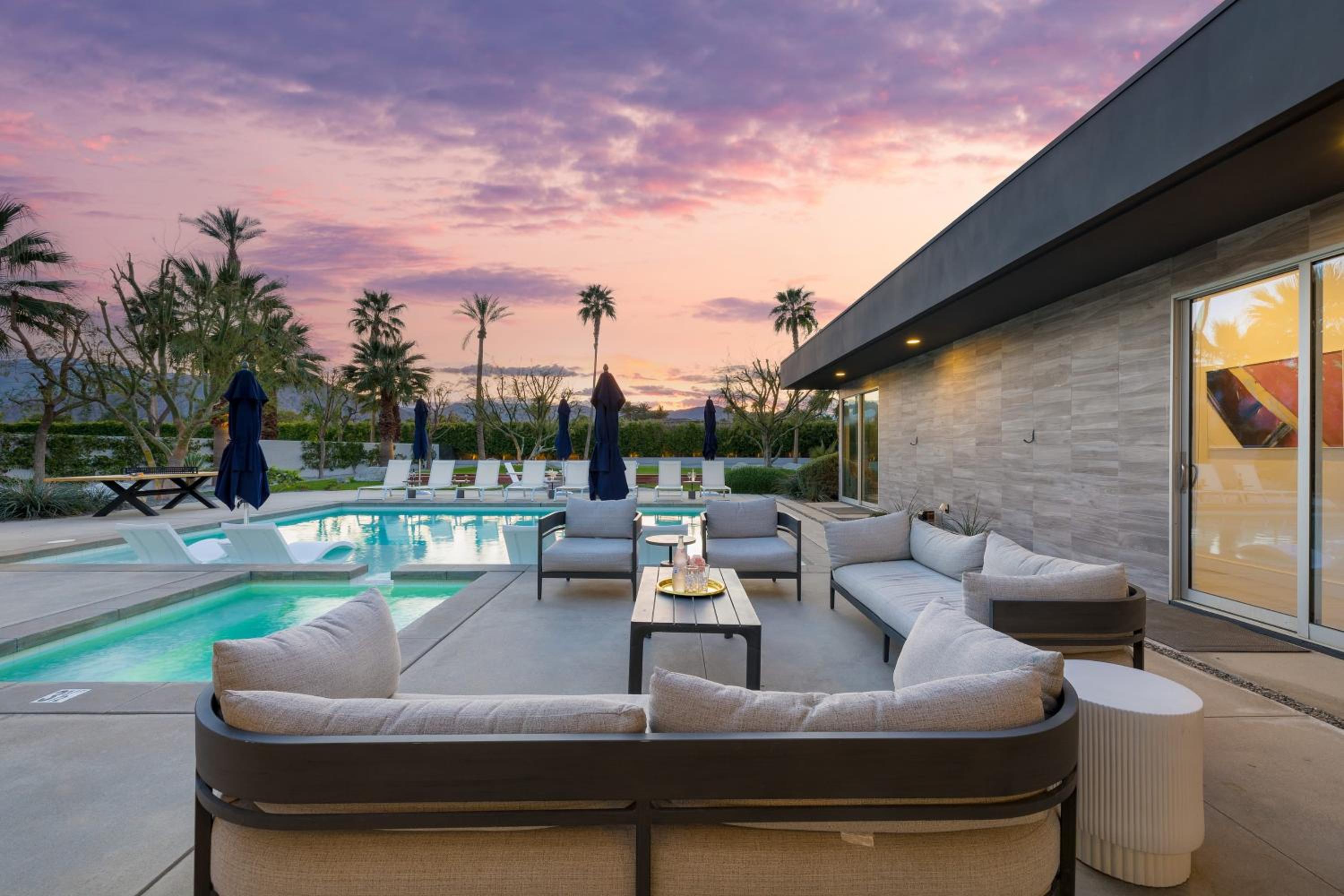 Sleeps 28 Putting Green Bocce Ball Near Coachella Polo Villas Sol