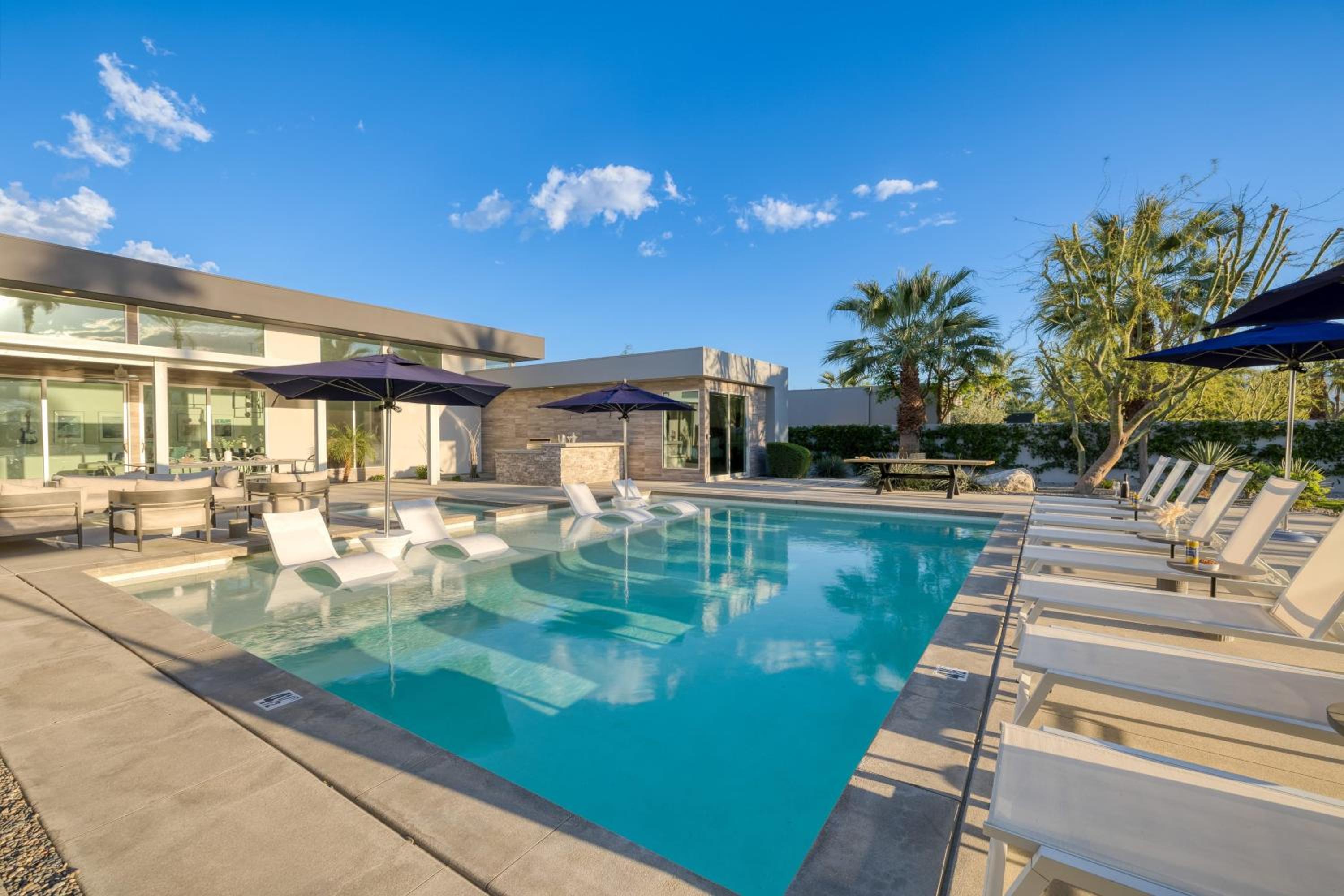 Sleeps 28 Putting Green Bocce Ball Near Coachella Polo Villas Sol