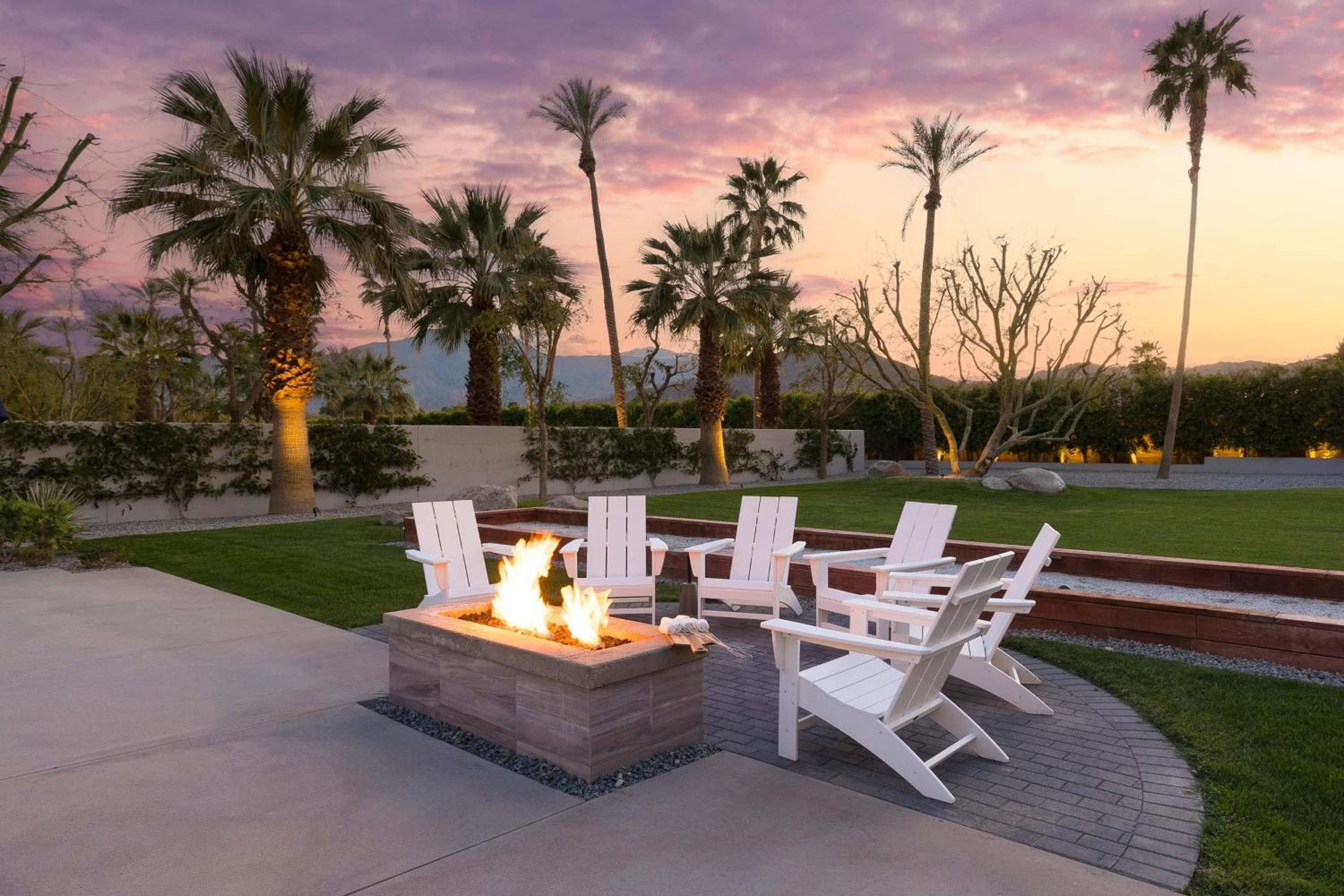 Sleeps 28 Putting Green Bocce Ball Near Coachella Polo Villas Sol