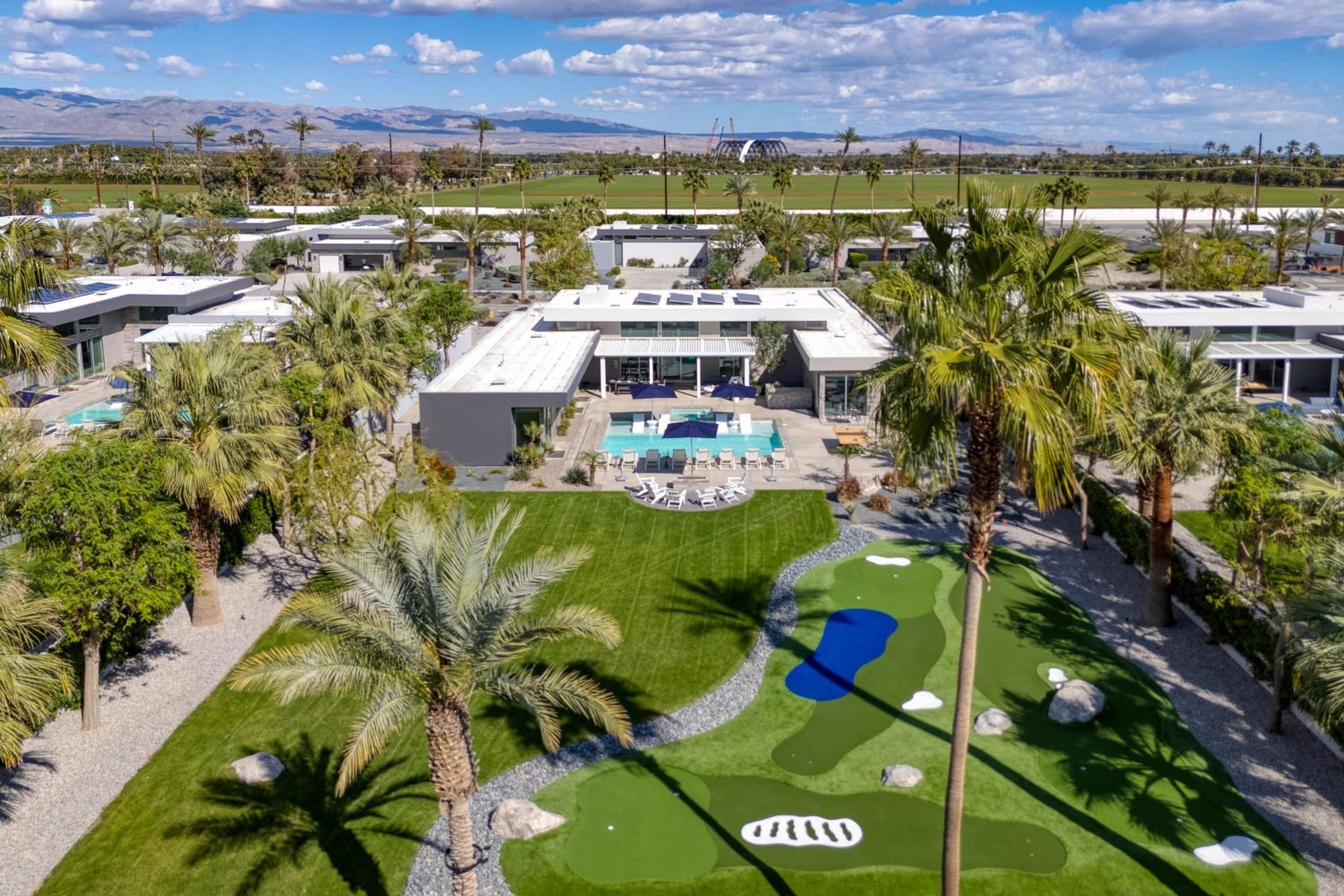 AvantStay Polo Villa Halo Pickleball Putting Green Sleeps 28
