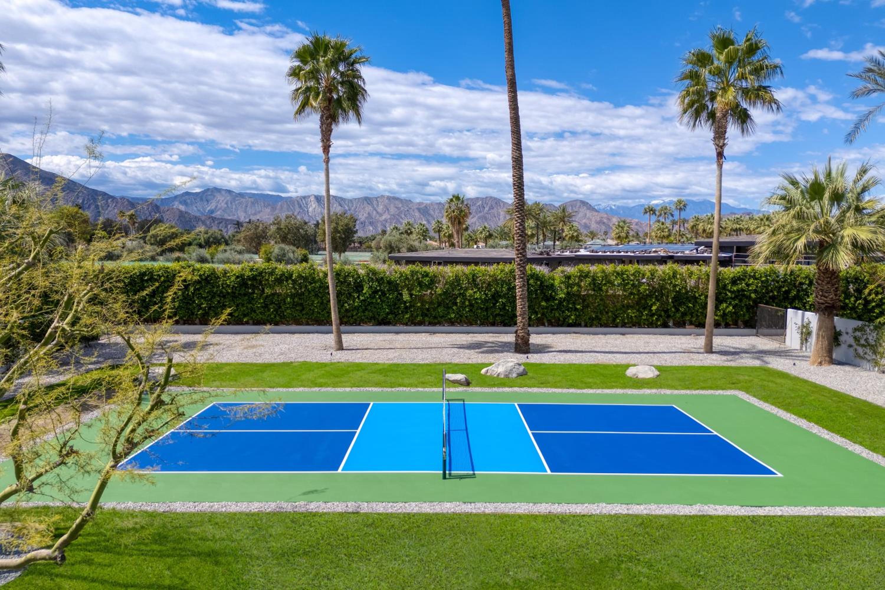 AvantStay Polo Villa Halo Pickleball Putting Green Sleeps 28