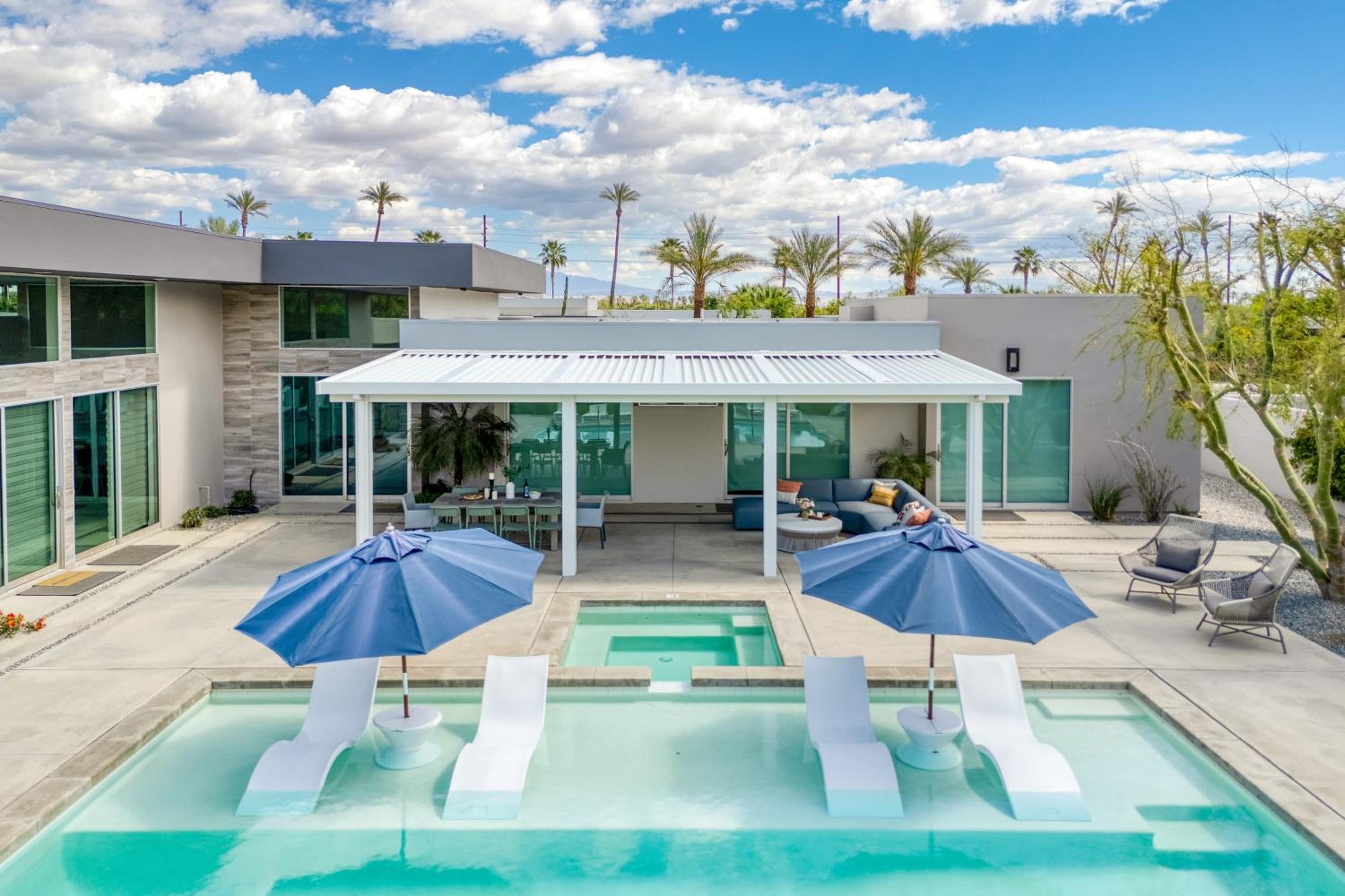 AvantStay Polo Villa Halo Pickleball Putting Green Sleeps 28