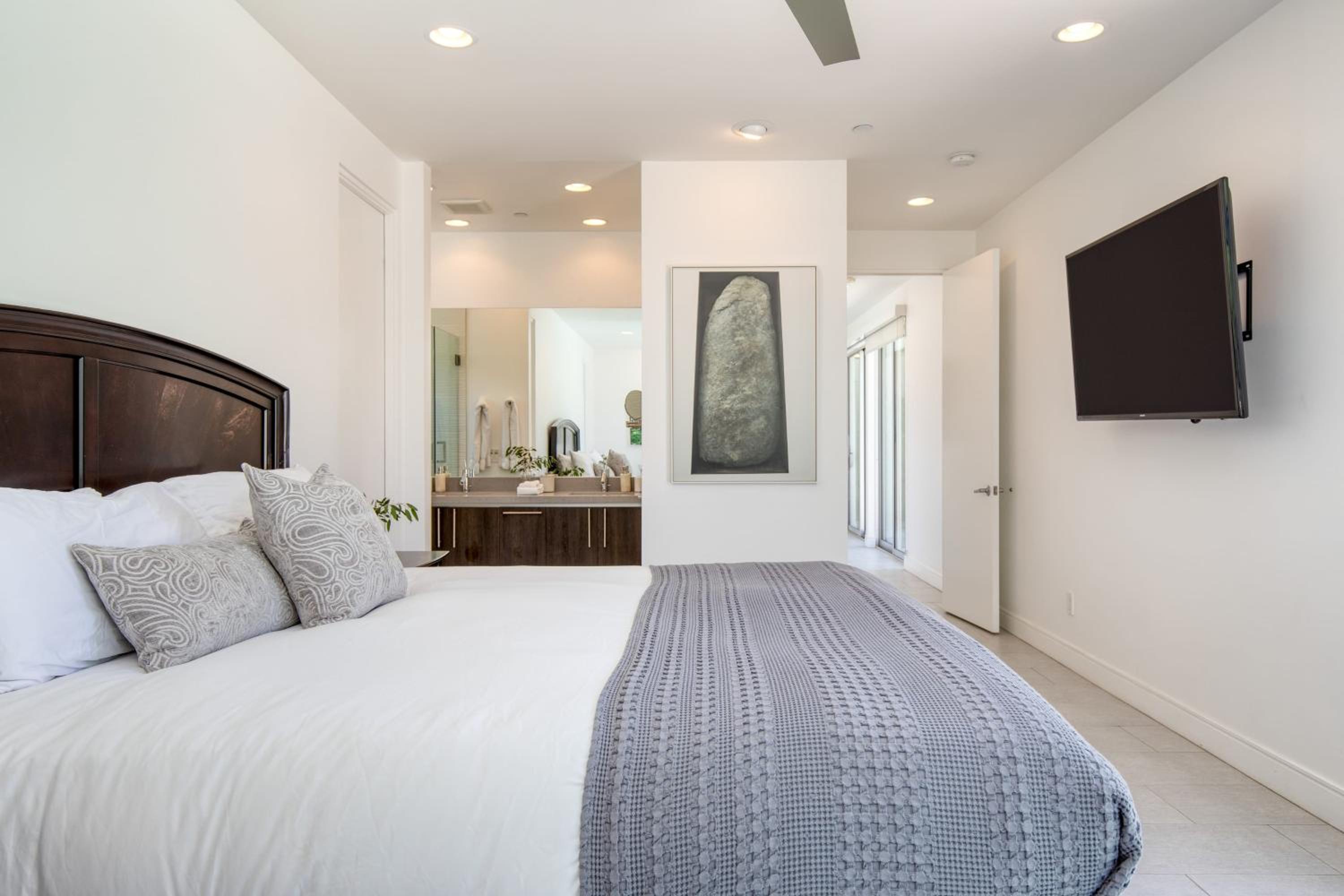 AvantStay Polo Villa Halo Pickleball Putting Green Sleeps 28