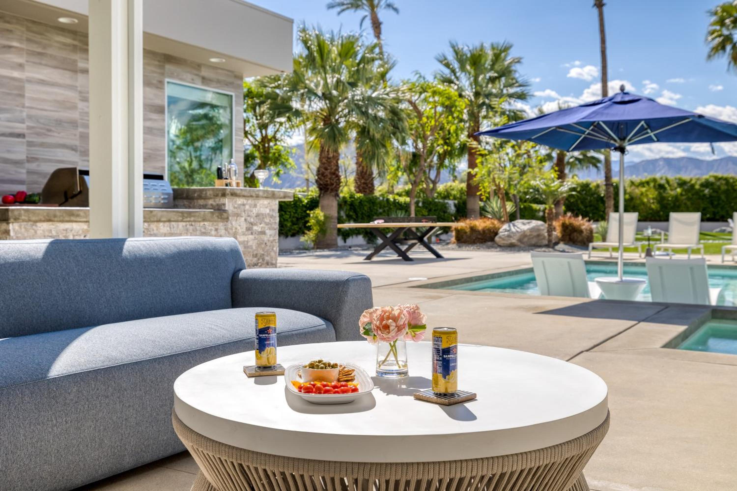 AvantStay Polo Villa Halo Pickleball Putting Green Sleeps 28