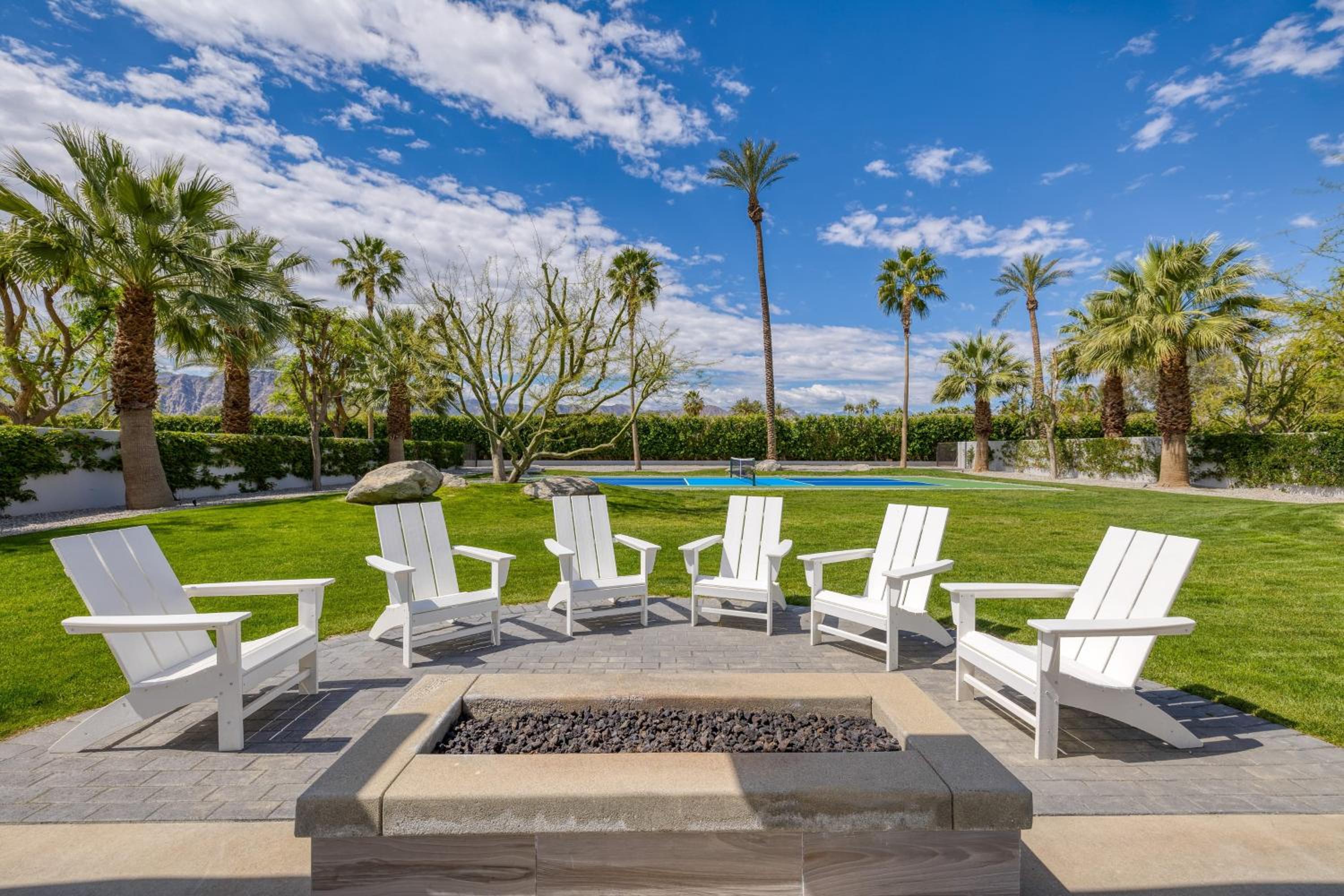 AvantStay Polo Villa Halo Pickleball Putting Green Sleeps 28