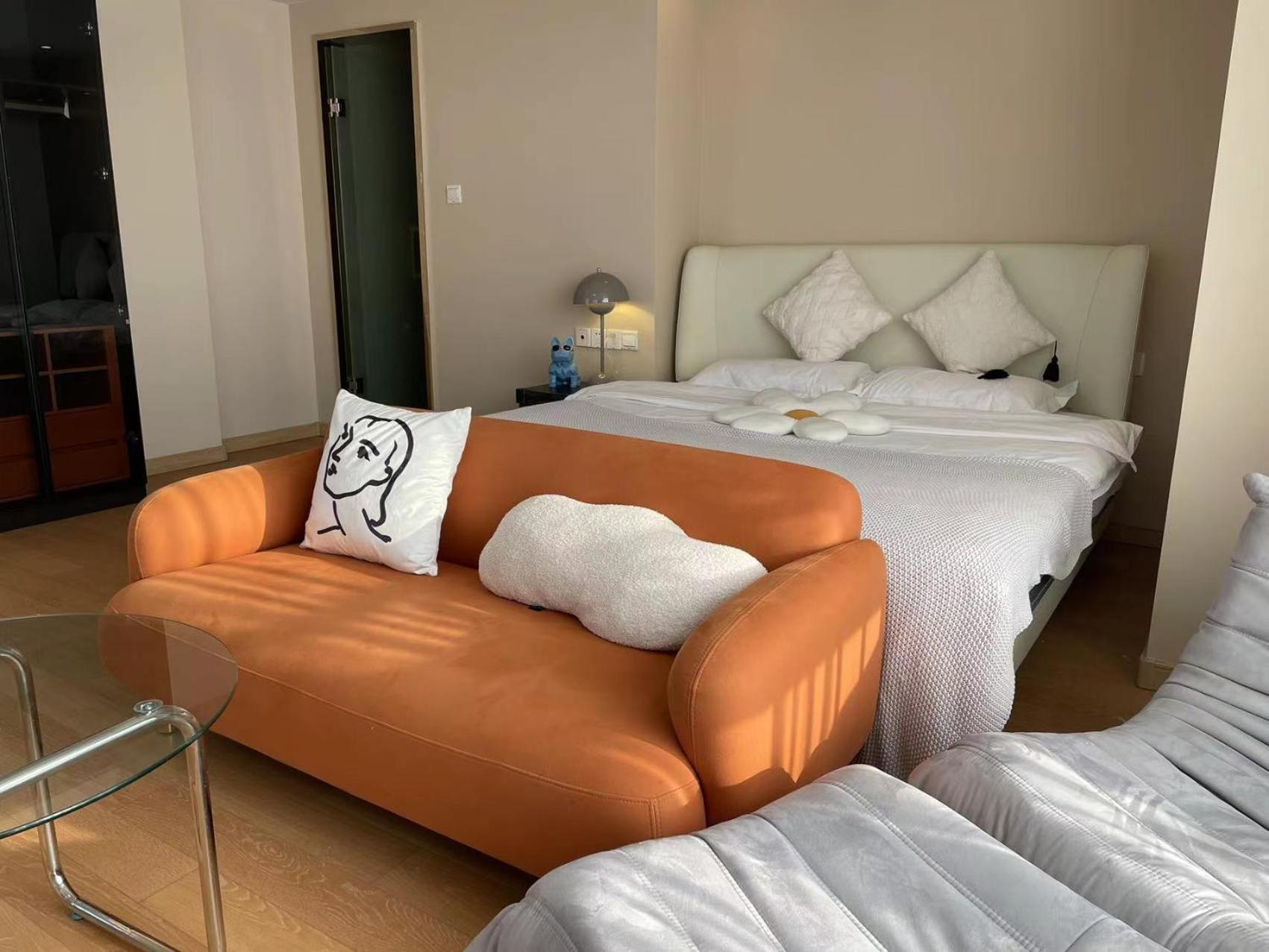 Shanghai Lerongju Boutique Apartment Metro Line 8 20meter