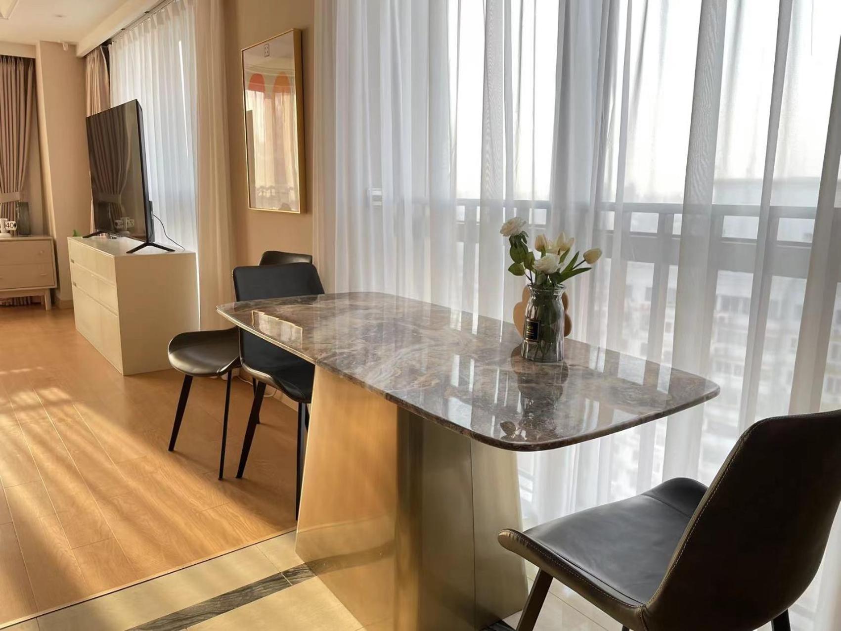 Shanghai Lerongju Boutique Apartment Metro Line 8 20meter
