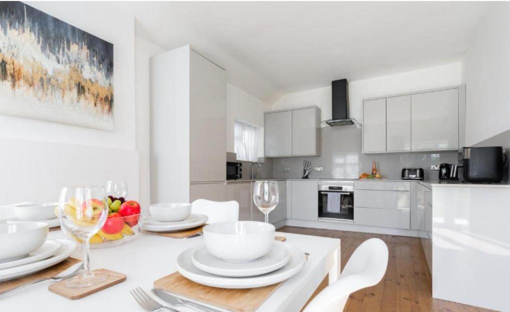 Stunning Spacious 4 Bed bungalow