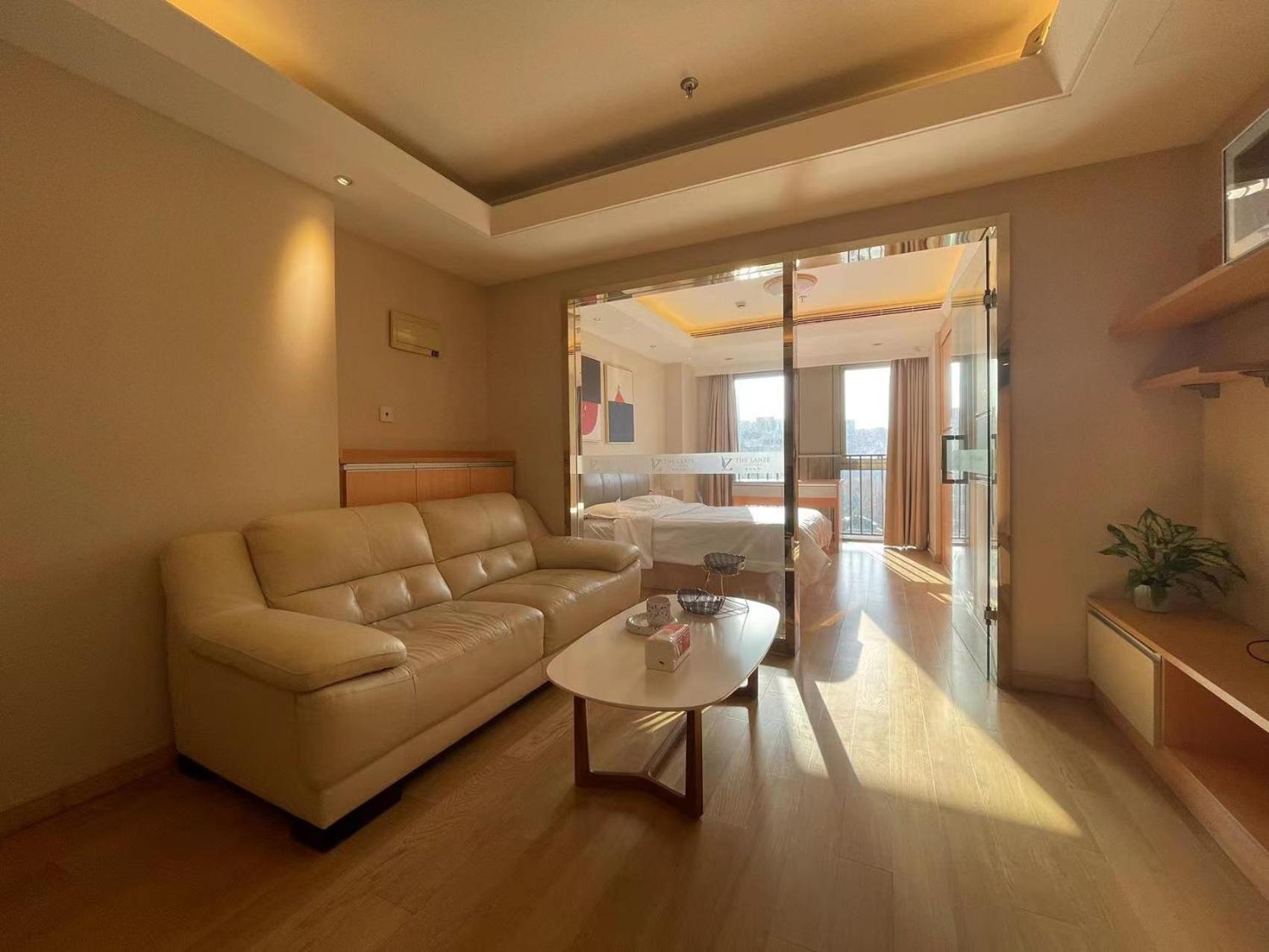 Shanghai Lerongju Boutique Apartment Metro Line 8 20meter