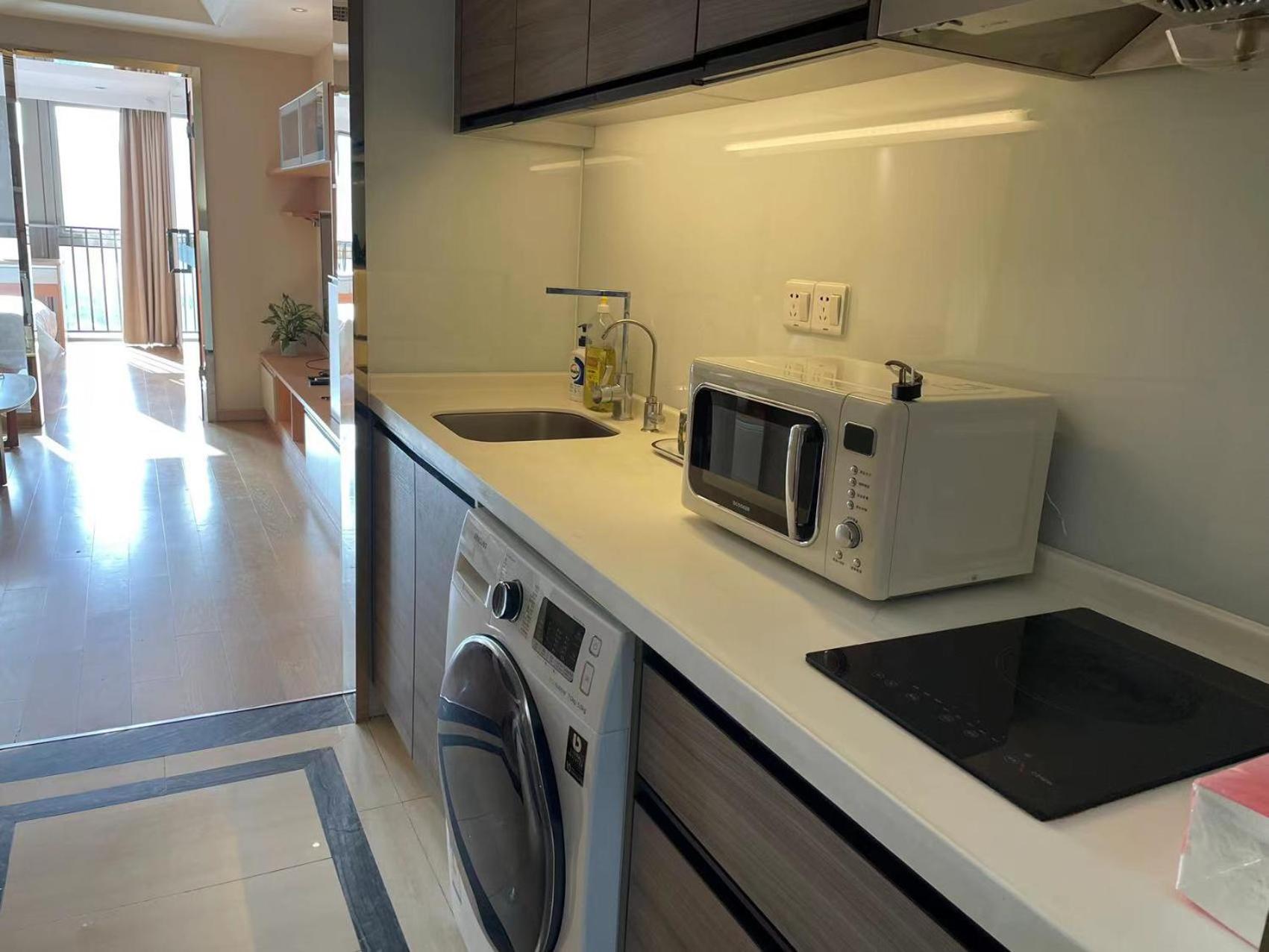 Shanghai Lerongju Boutique Apartment Metro Line 8 20meter