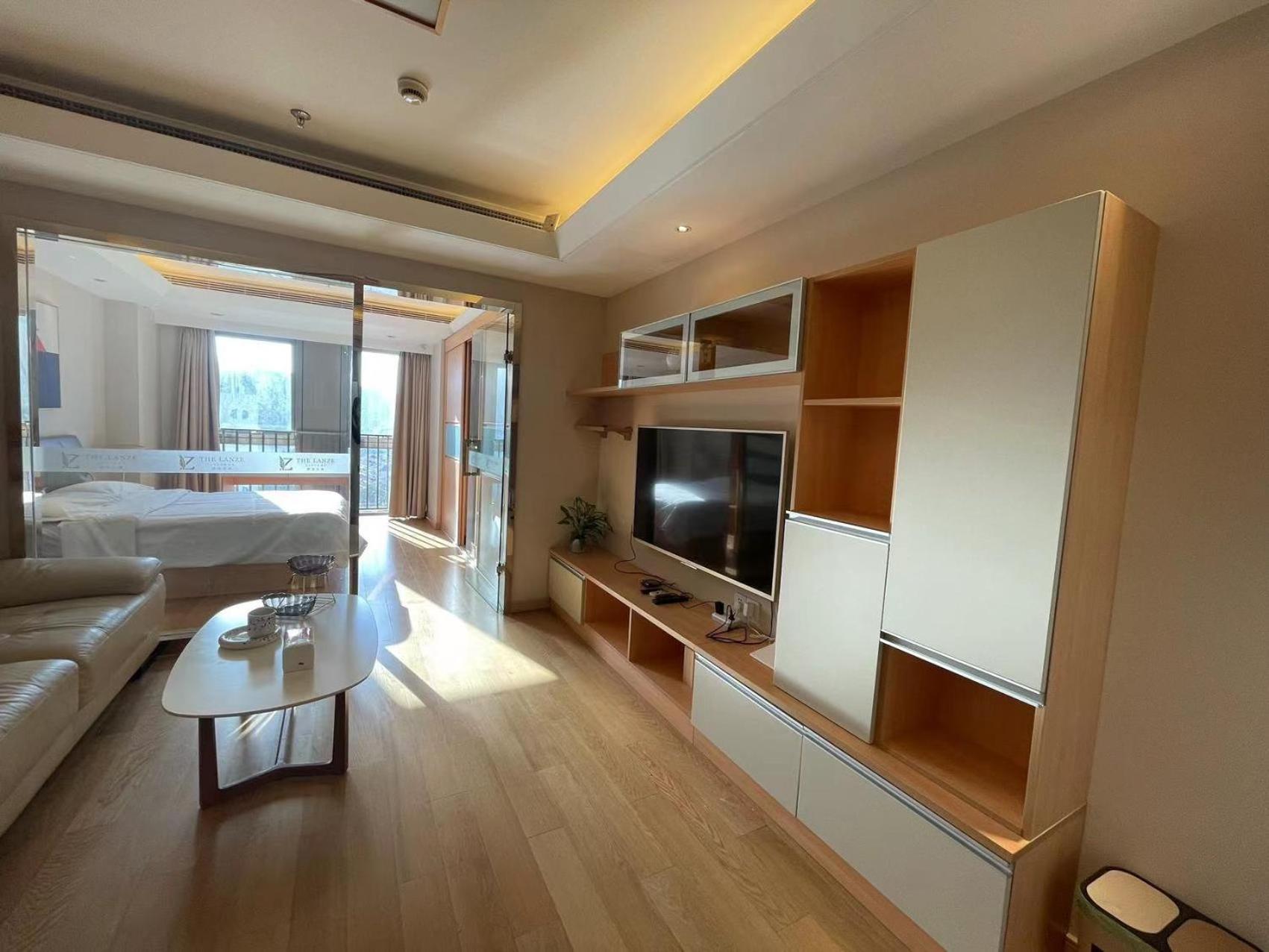 Shanghai Lerongju Boutique Apartment Metro Line 8 20meter
