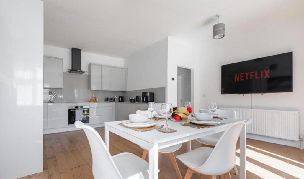 Stunning Spacious 4 Bed bungalow
