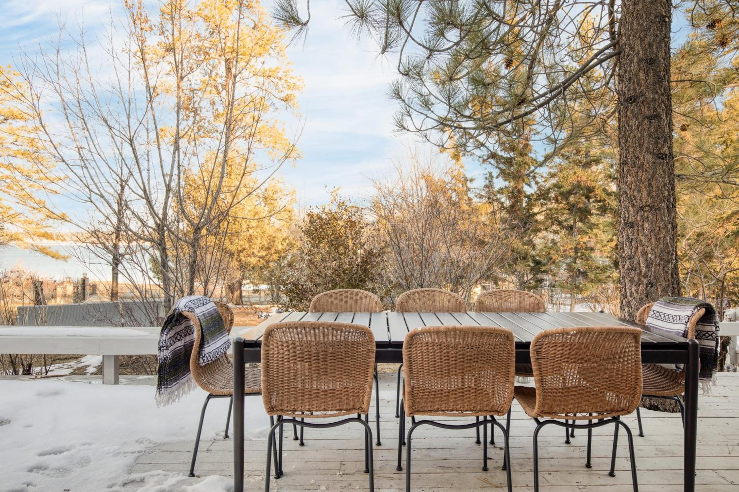 Lakeview Big Bear Cabin with Hot Tub Deck Fire Pit Game Room