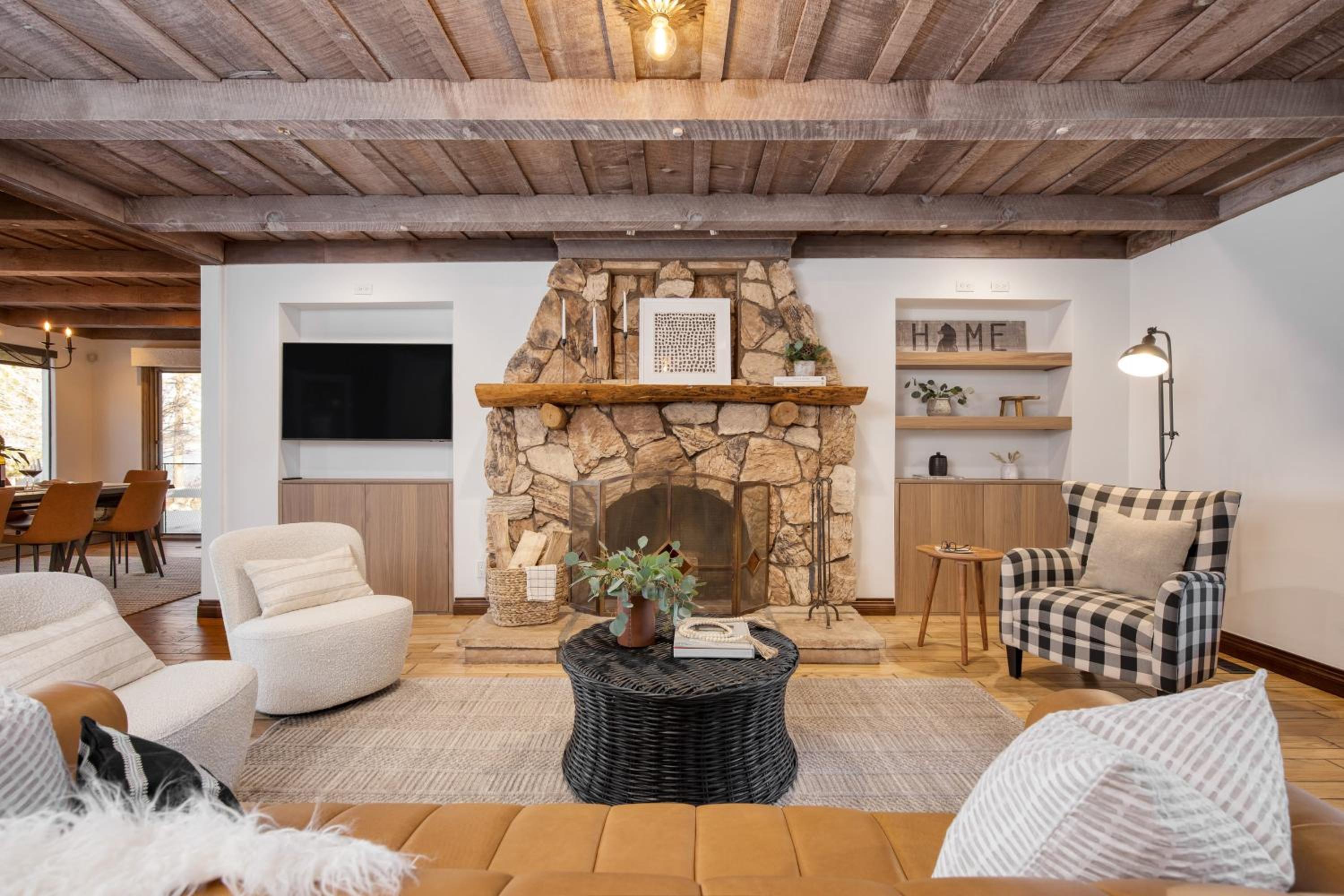 Lakeview Big Bear Cabin with Hot Tub Deck Fire Pit Game Room