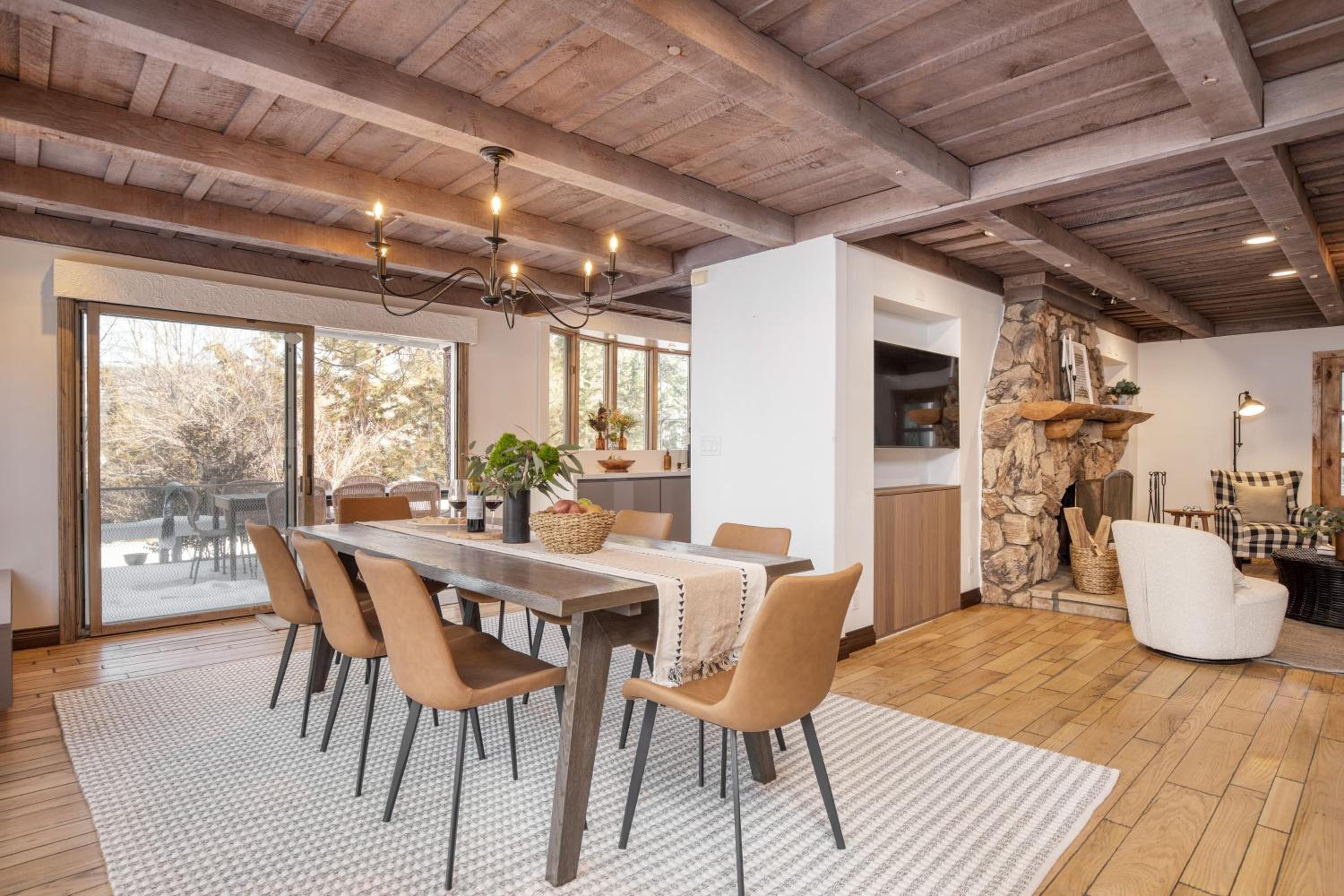 Lakeview Big Bear Cabin with Hot Tub Deck Fire Pit Game Room