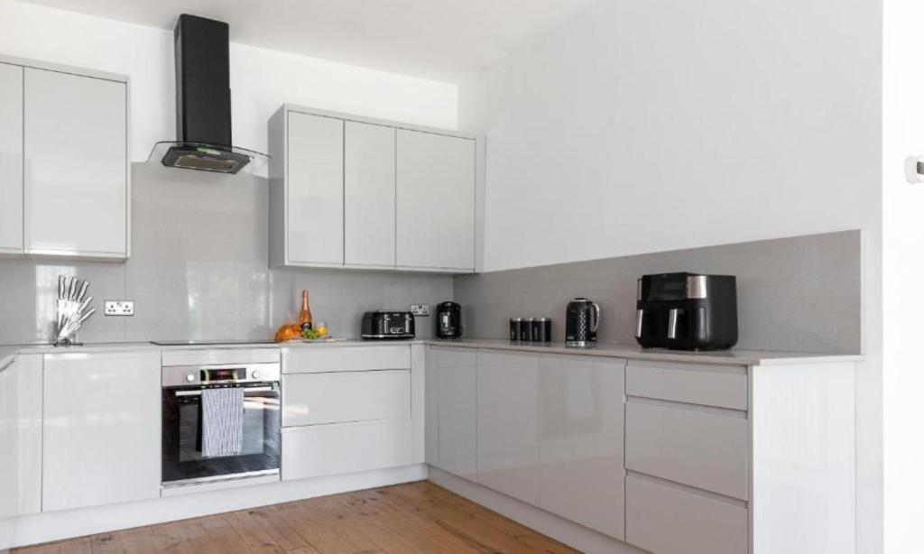 Stunning Spacious 4 Bed bungalow