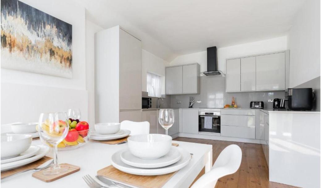 Stunning Spacious 4 Bed bungalow