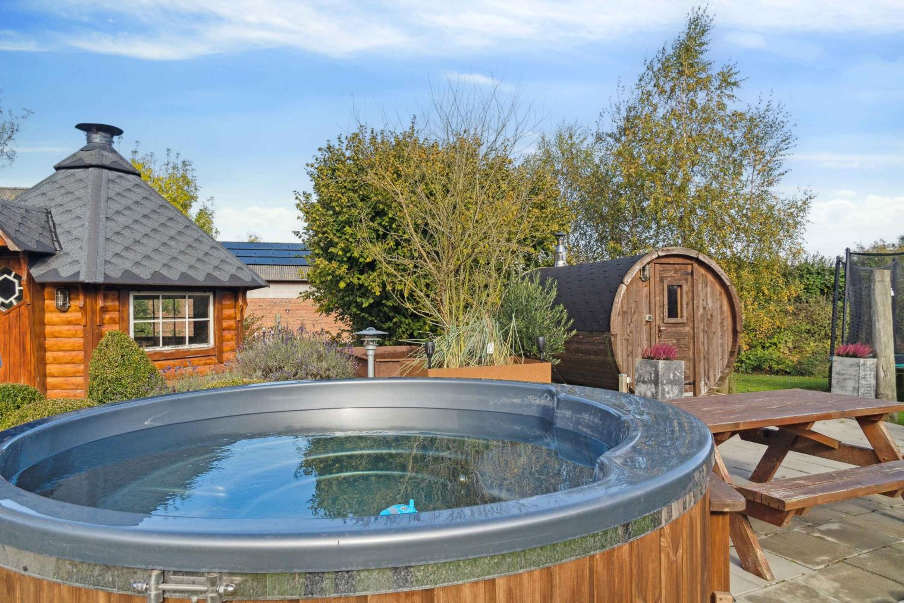 Country Idyll With Wilderness Bath And Sauna