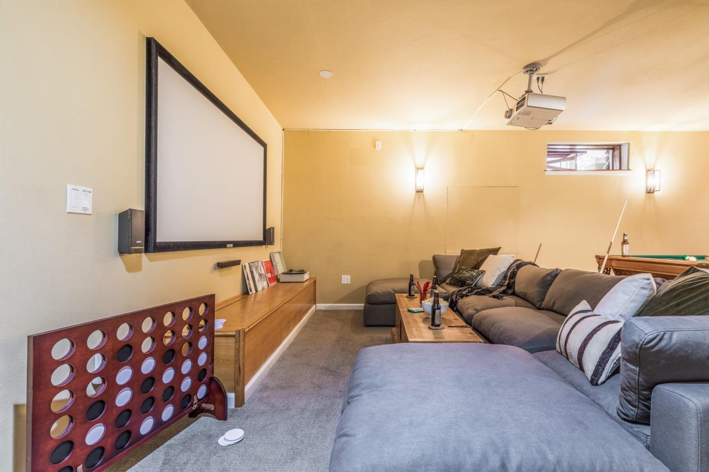 River Rock by AvantStay 8 Bedroom Ski Estate w Hot Tub Movie Theatre 10 Min Walk to Mtn