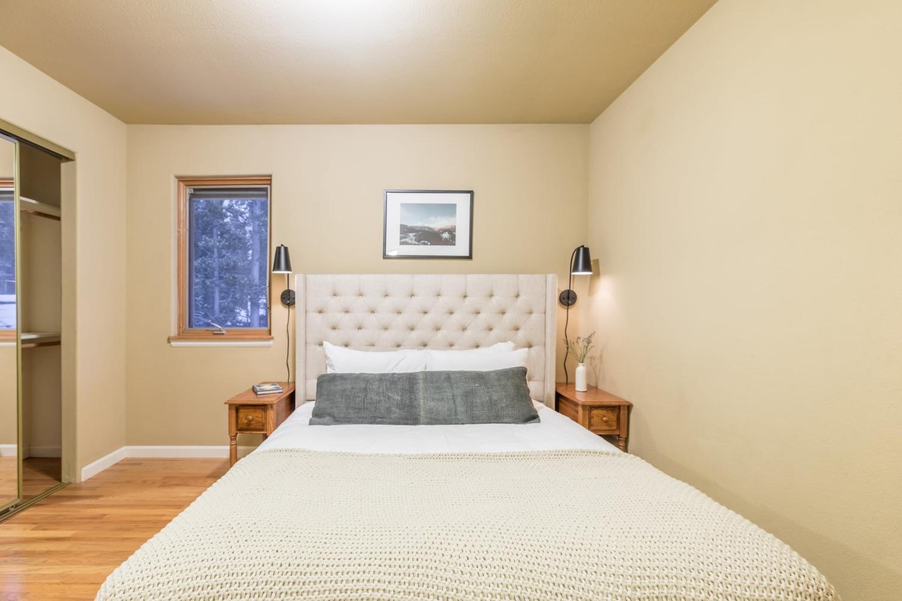 River Rock by AvantStay 8 Bedroom Ski Estate w Hot Tub Movie Theatre 10 Min Walk to Mtn