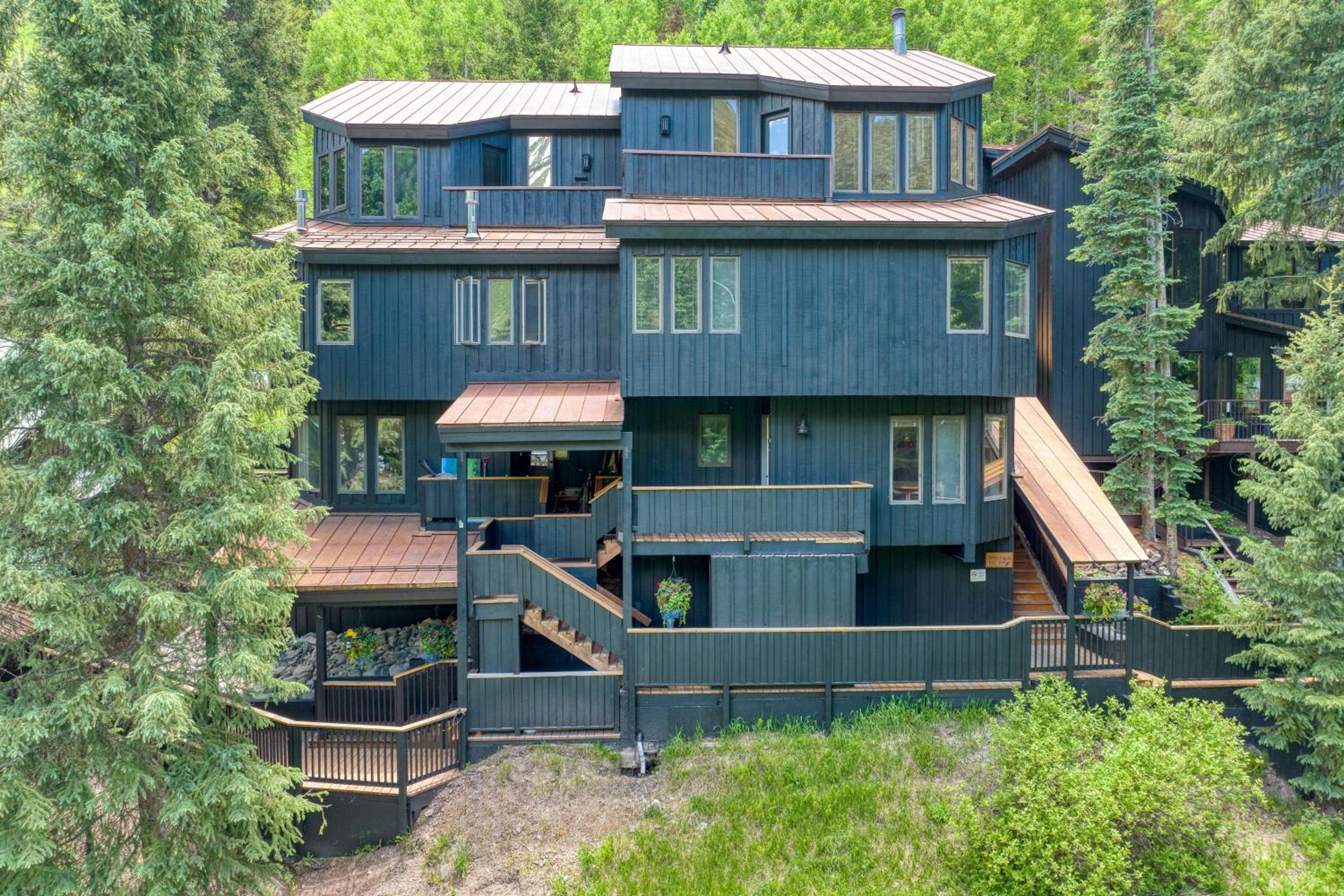 Manitou Riverhouse 115 by AvantStay