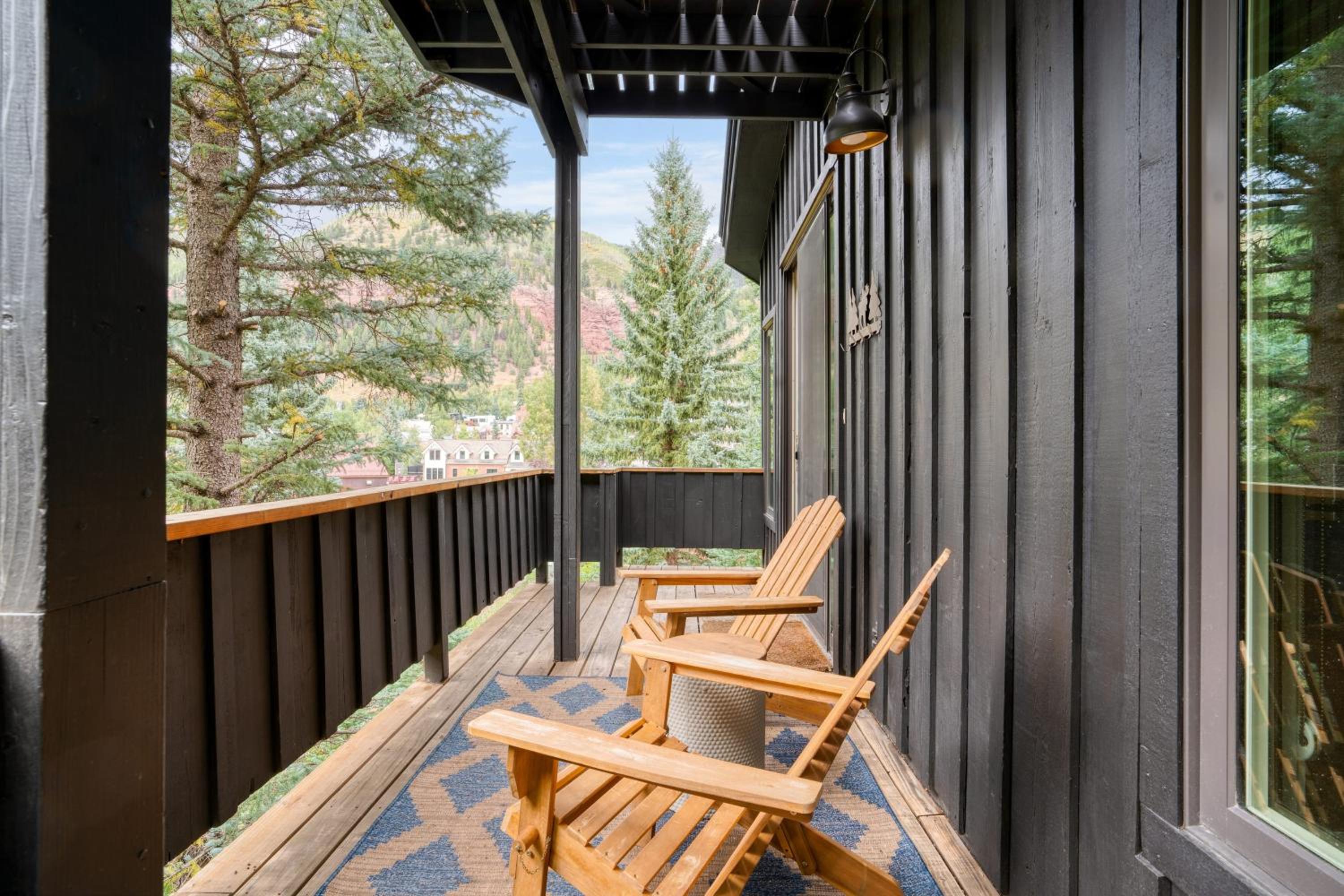 Manitou Riverhouse 115 by AvantStay
