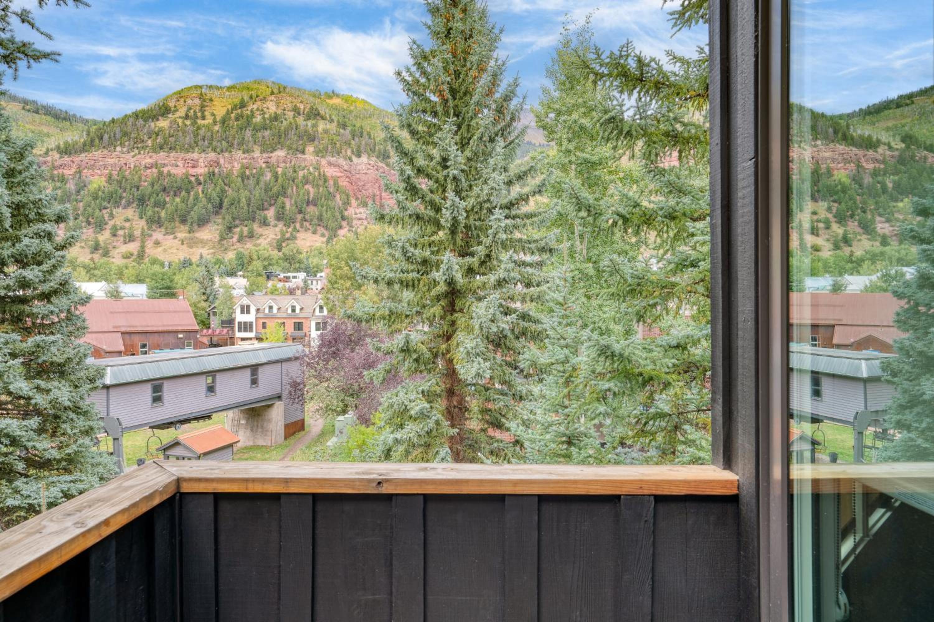 Manitou Riverhouse 115 by AvantStay