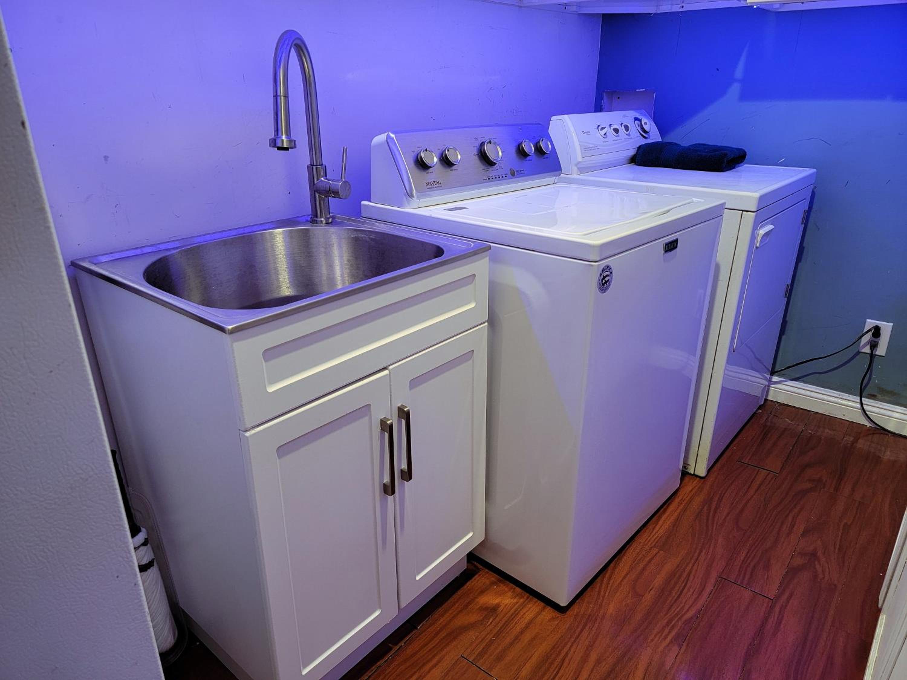 3 bedroom ground floor guest suite with patio area by MrC Hotel Great area