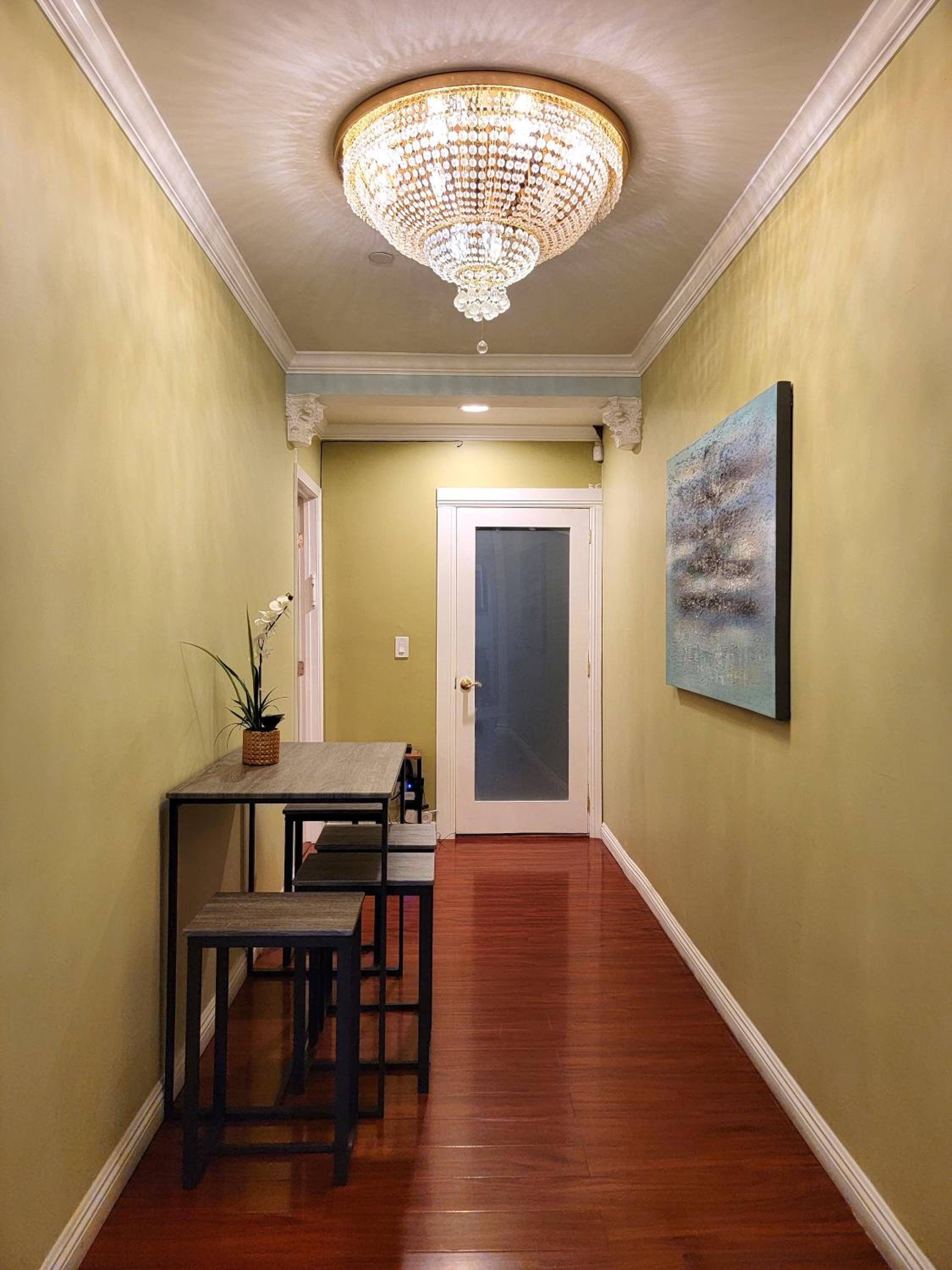 3 bedroom ground floor guest suite with patio area by MrC Hotel Great area