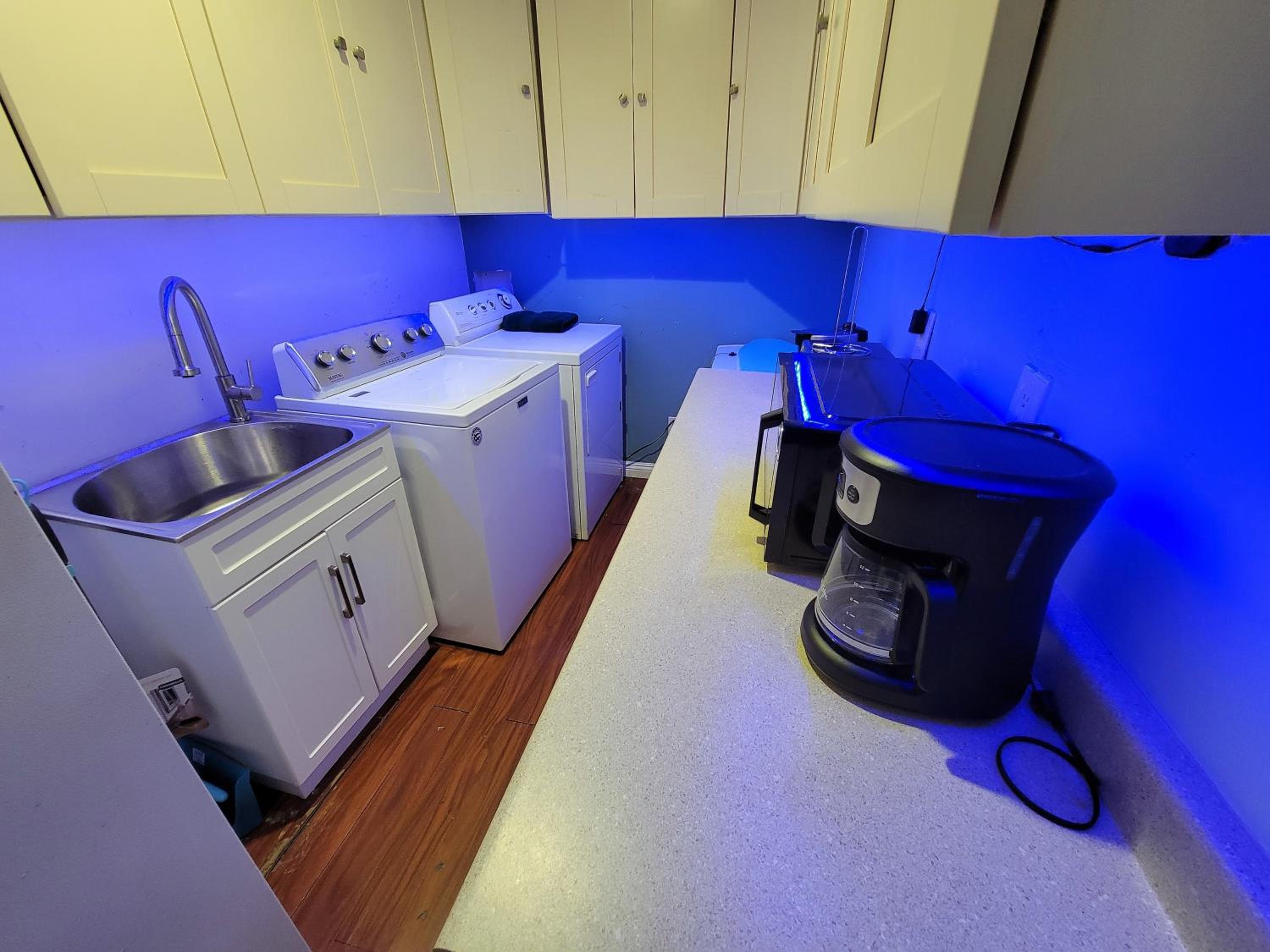 3 bedroom ground floor guest suite with patio area by MrC Hotel Great area