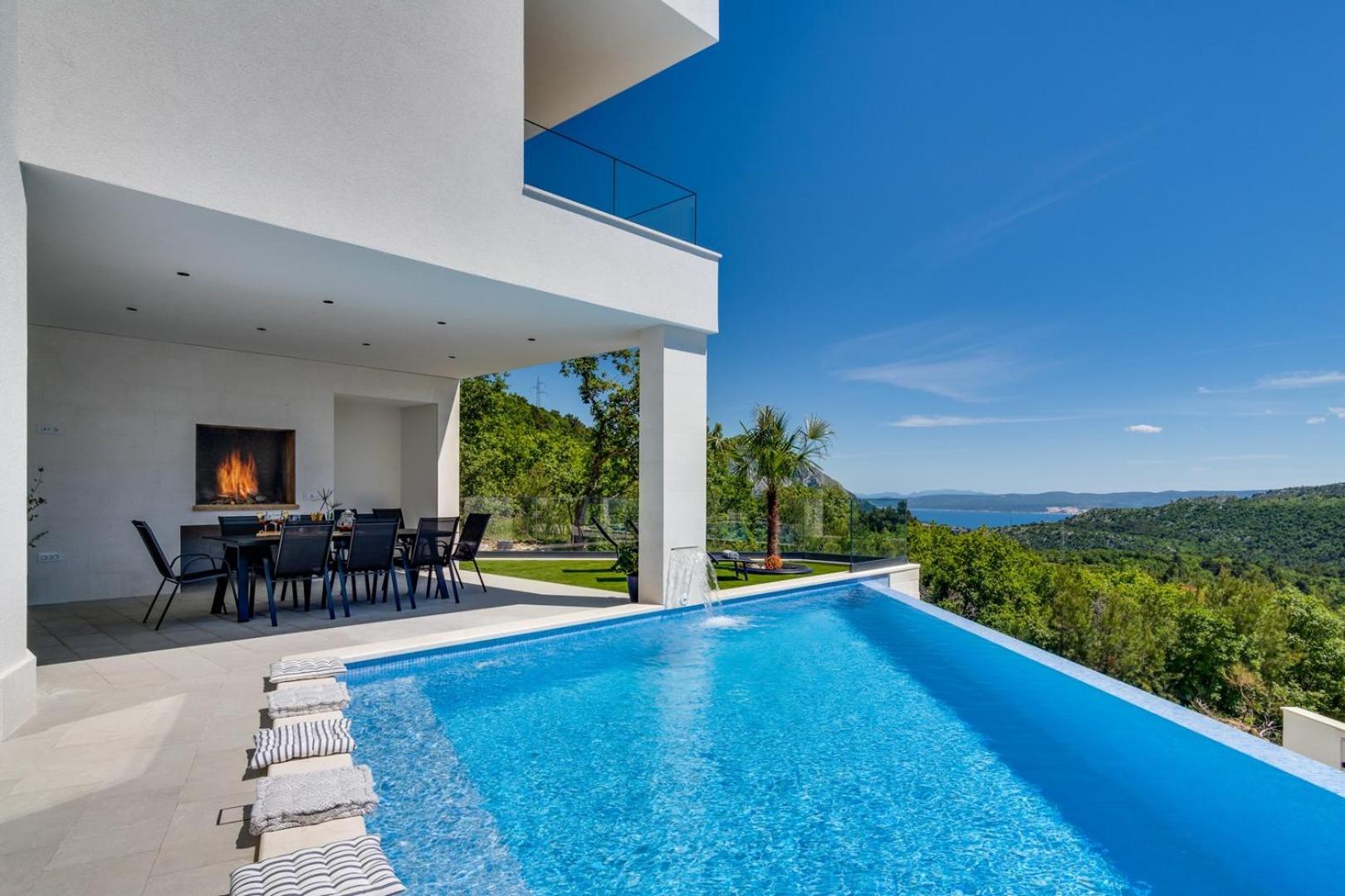 Villa Top Hill, heated infinity pool, Jacuzzi, Sauna, 5 en-suite bedrooms, a Media room view 3