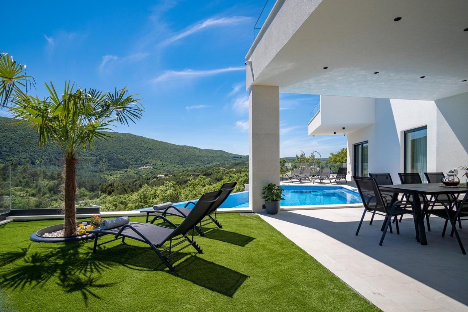 Villa Top Hill, heated infinity pool, Jacuzzi, Sauna, 5 en-suite bedrooms, a Media room view 2