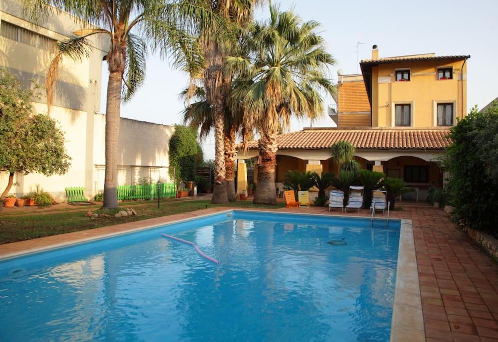 Elegante villa con piscina e giardino privato photo 4