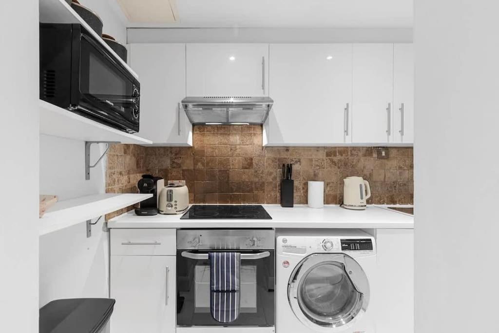 Elegant 2 Bedroom Flat in Prime Central London view 5