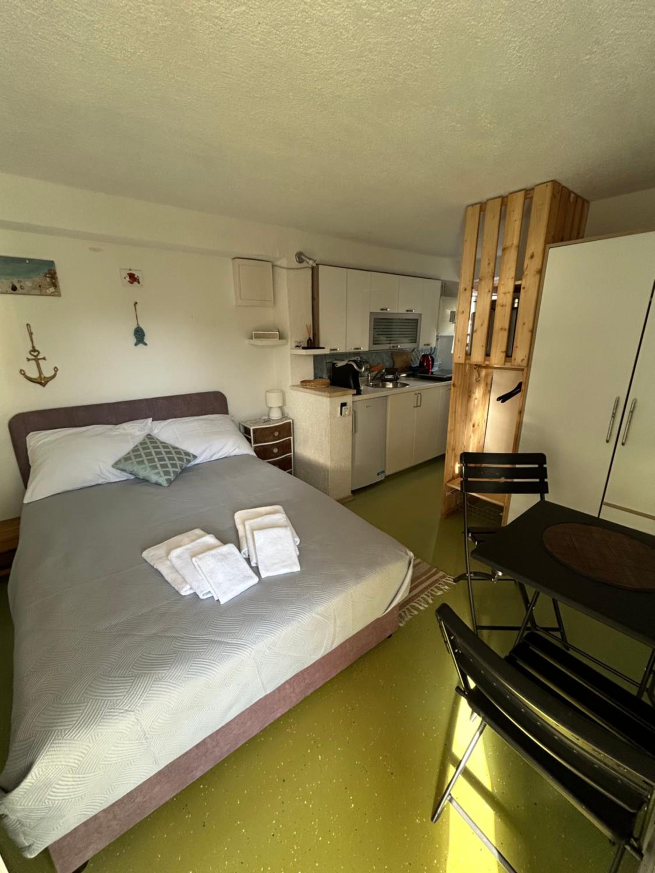 Trogir Čiovo nice studio apartment near the sea in Okrug view 3