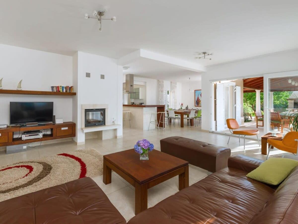 Beautifully Decorated Villa Near Green Village view 5