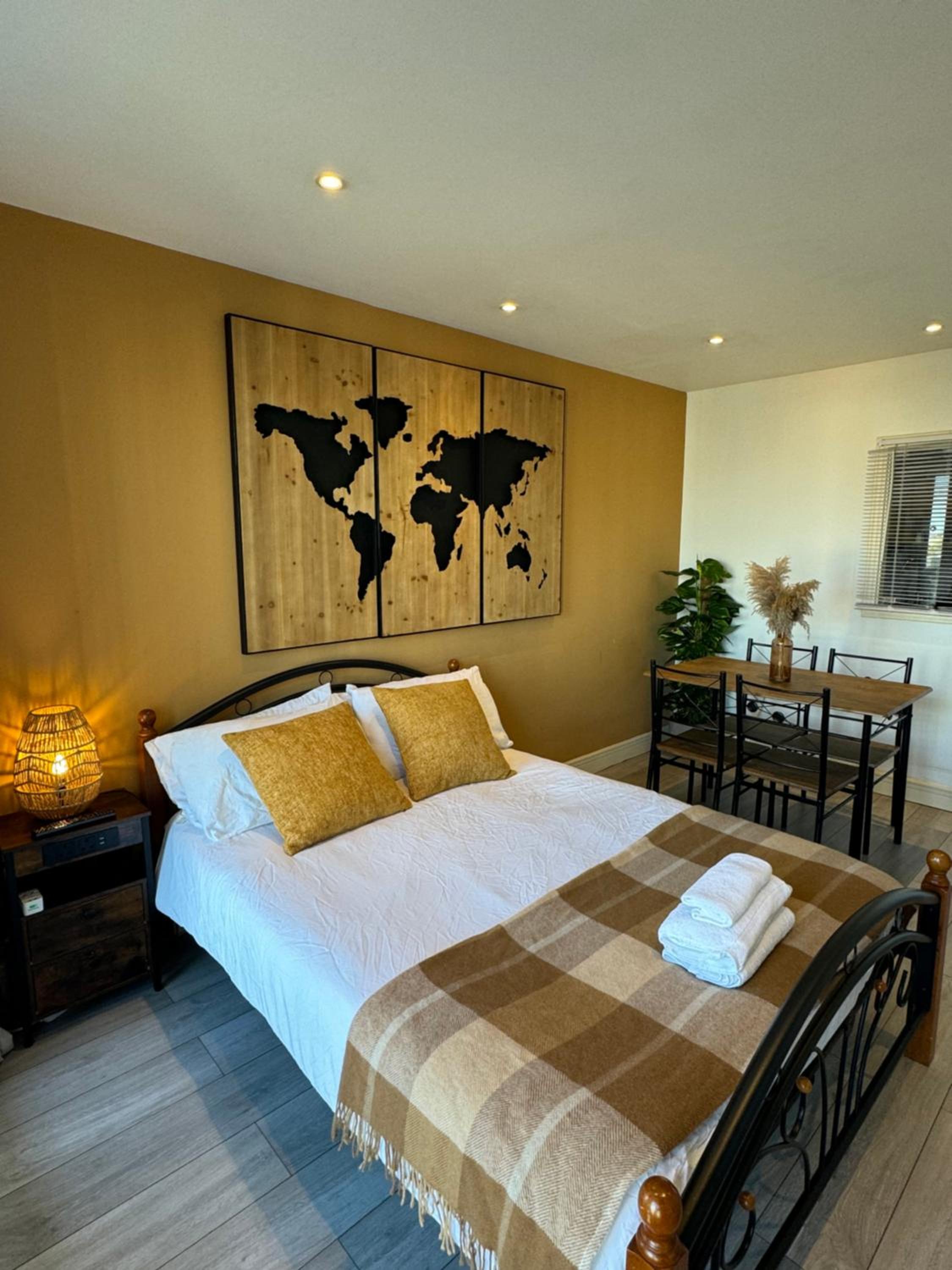 Cozy Flat with Balcony view 3