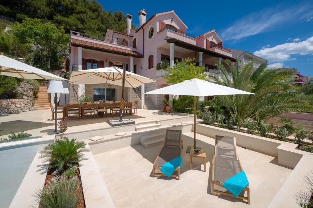 Majestic Tranquil Villa with Stunning Panoramic View view 3