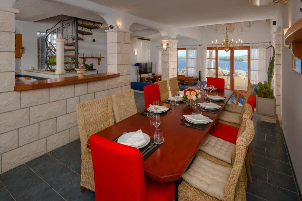 Majestic Tranquil Villa with Stunning Panoramic View view 5
