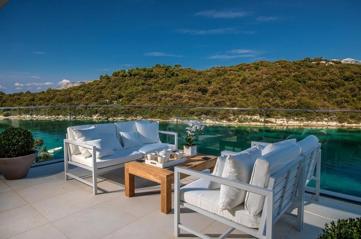 Grand Intense Villa with High End Beachfront view 4