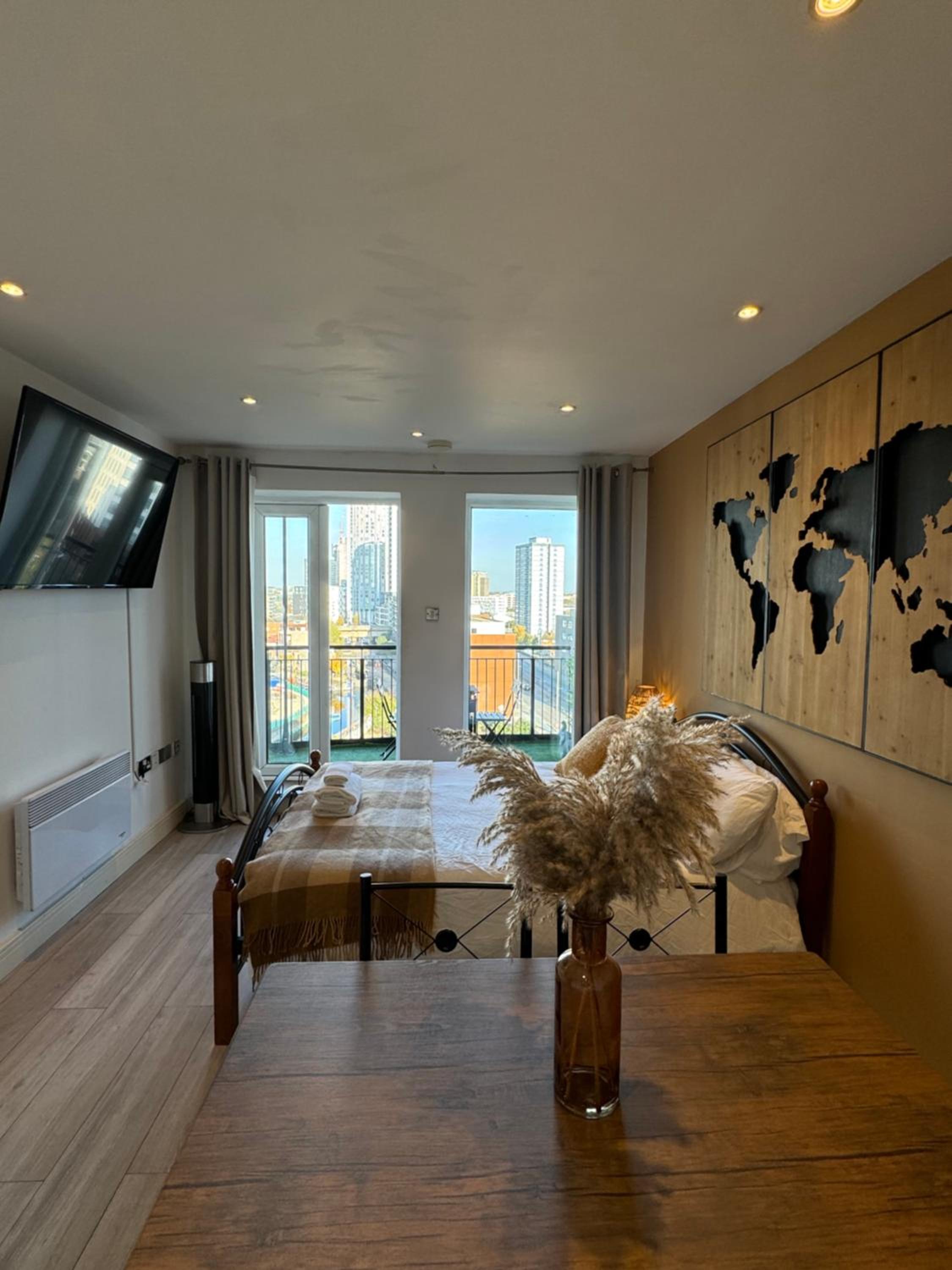 Cozy Flat with Balcony view 4