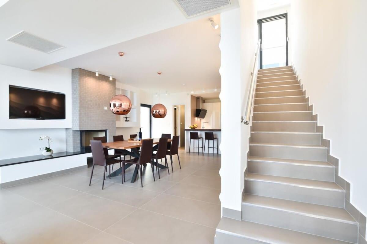 Luxury Villa Offering Calm Atmosphere view 4