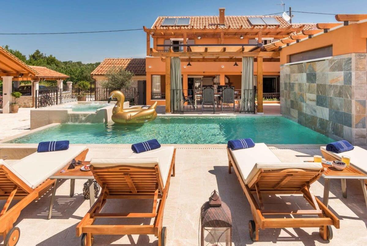 Renovated Luxury Styled Villa With Amazing Pool view 3