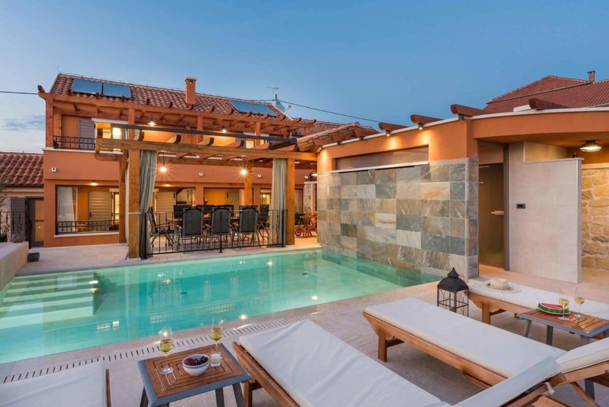 Renovated Luxury Styled Villa With Amazing Pool view 2