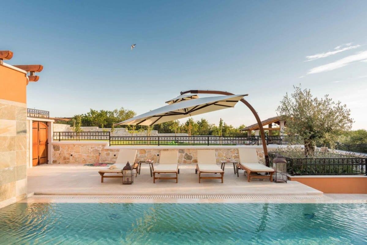 Renovated Luxury Styled Villa With Amazing Pool view 5