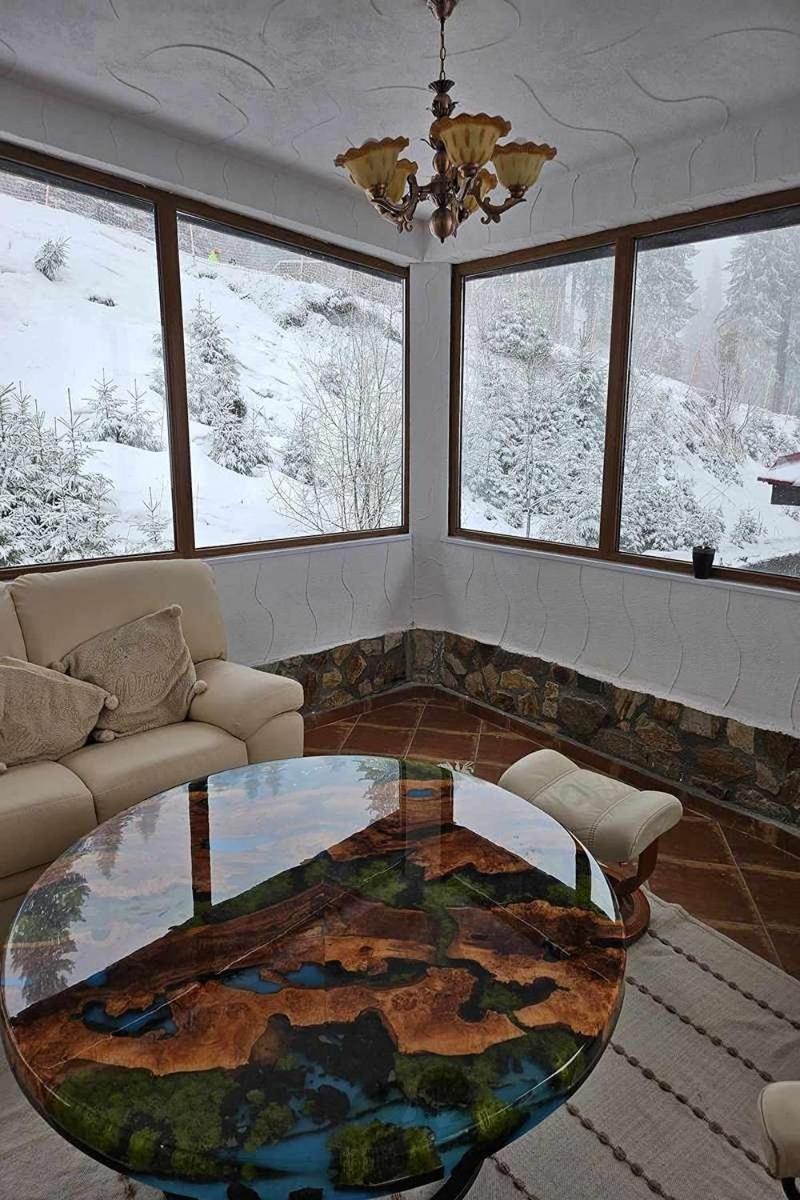 The Golden Nest - 3 Bedroom Family Mountain Apartment