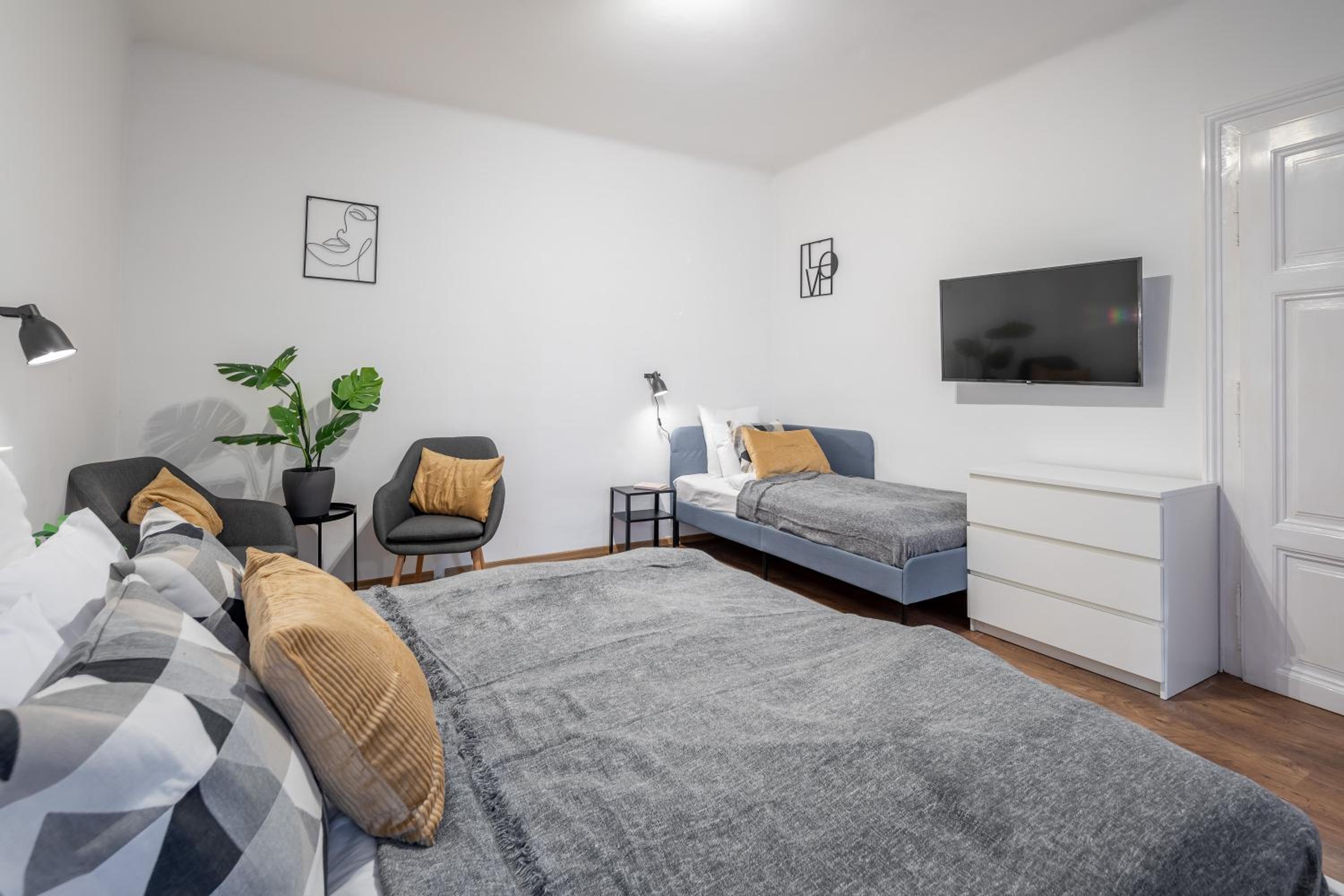 Chic Urban Retreat Bacso view 2