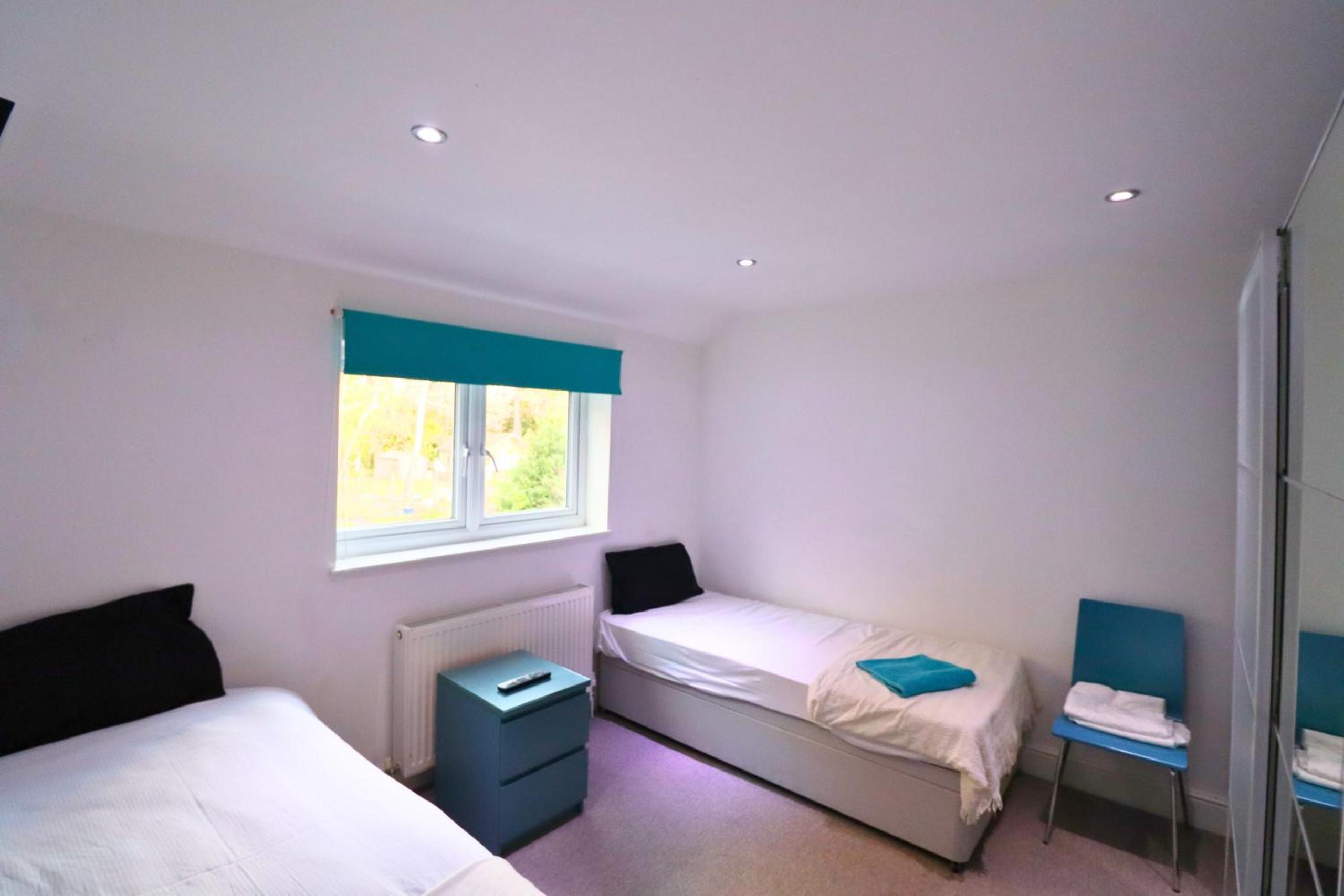 Spacious 5-Bedroom House in Ascot 2
