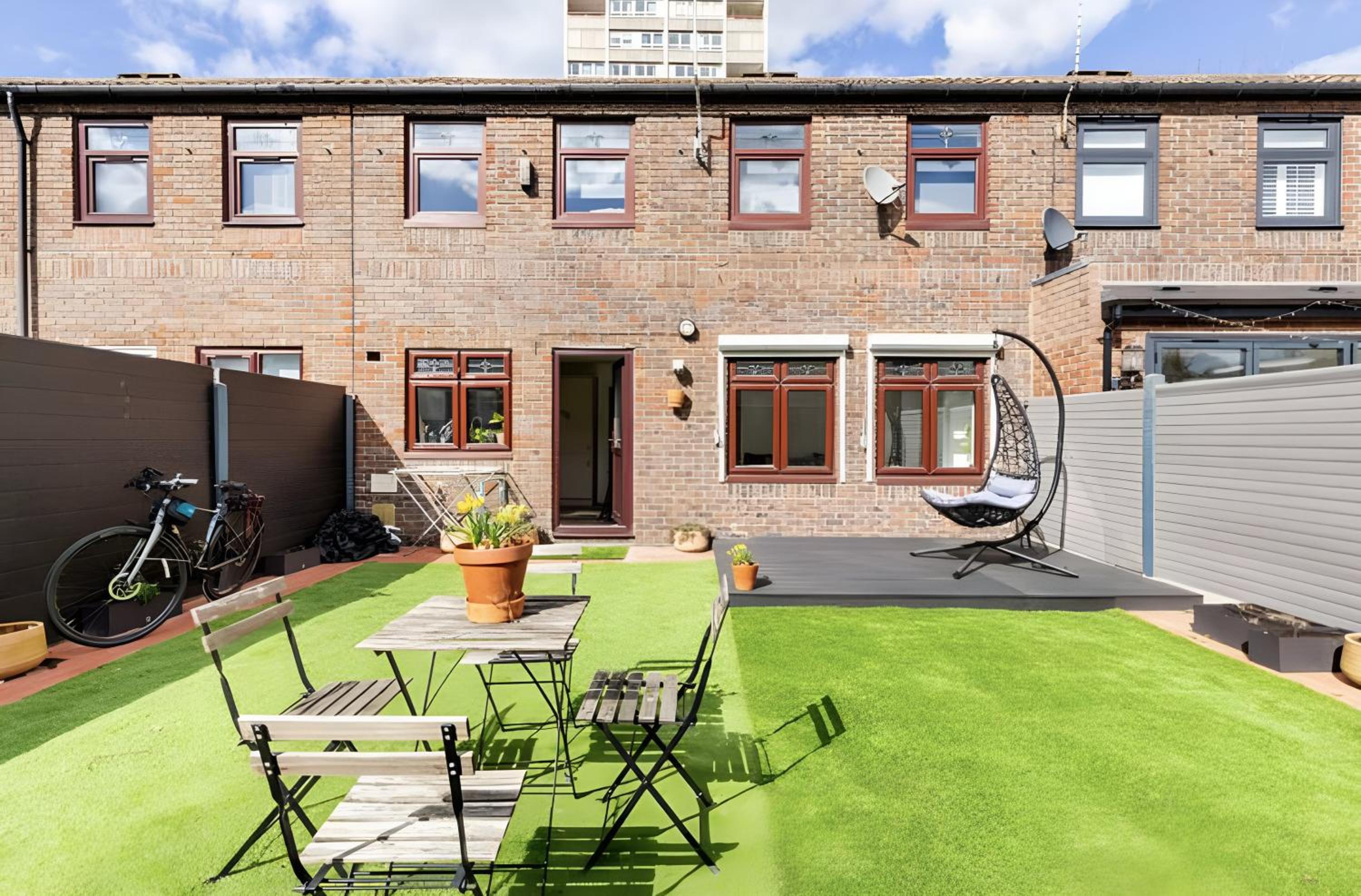 Modern Room with Bathroom & garden in a Shared House - No Kitchen