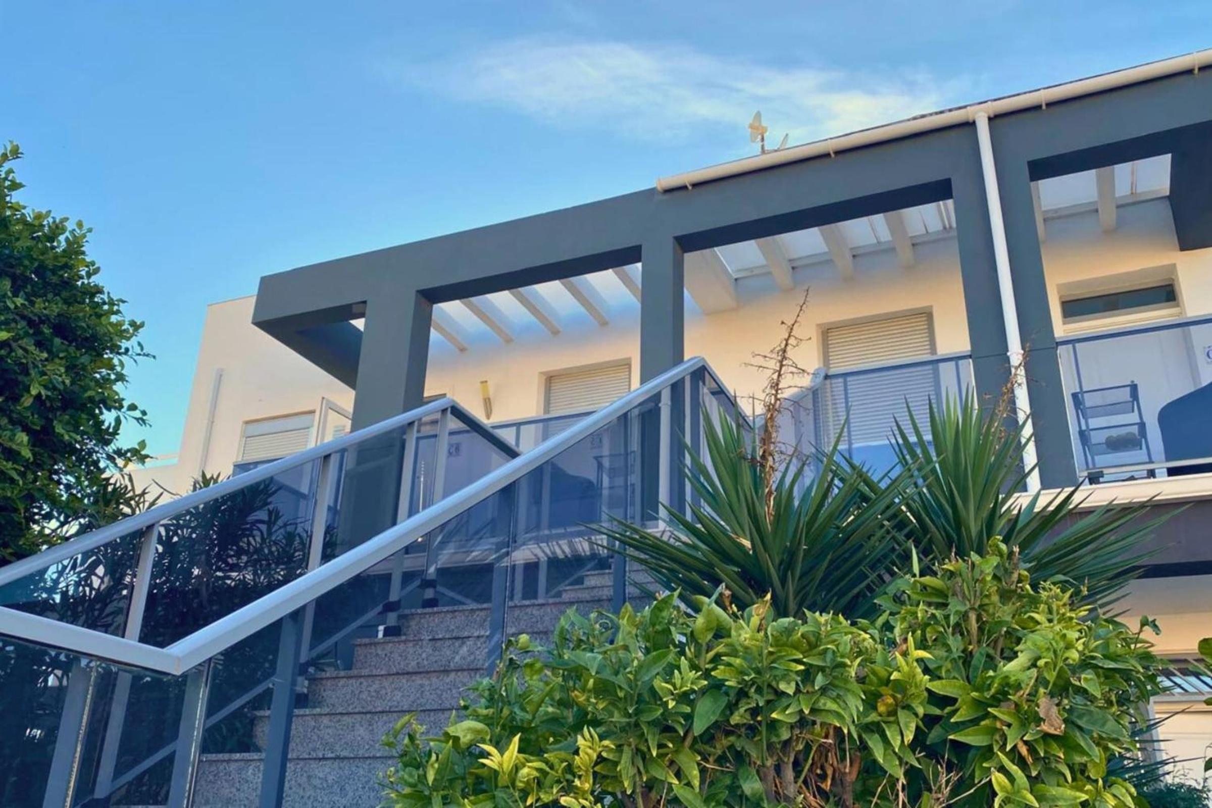 Modern flat with swimming pool terrace and equipped solarium